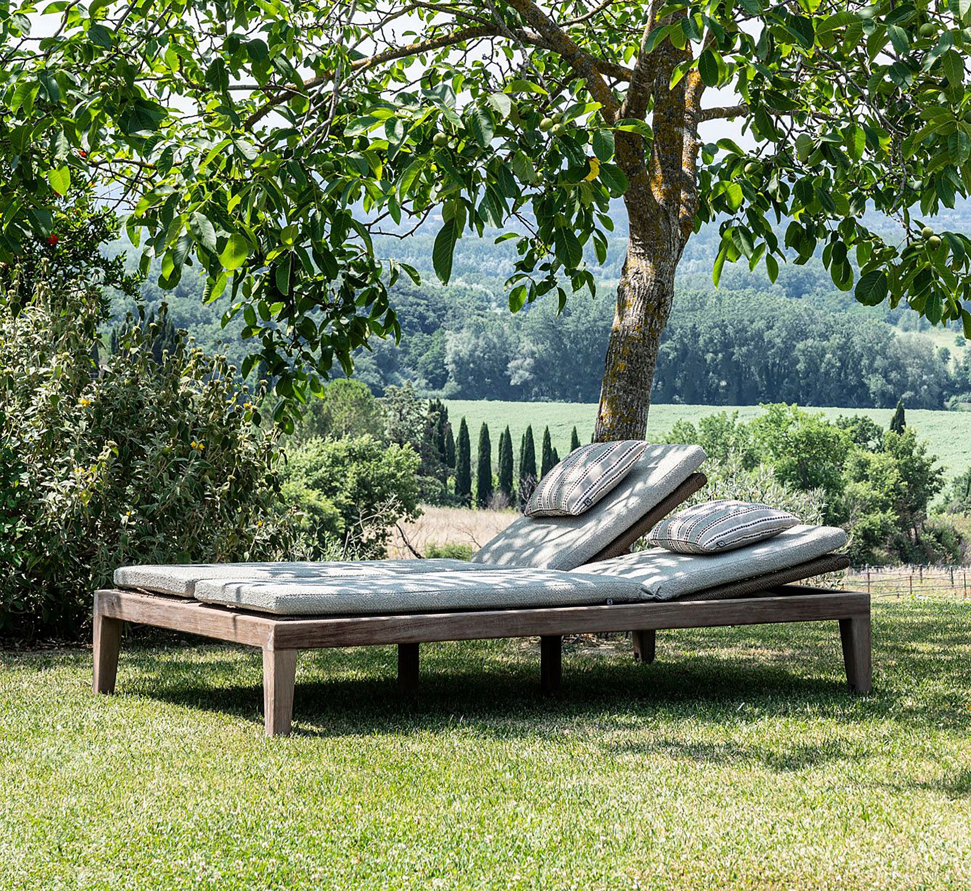 Gommaire Sonnenliege Lisa Double aus Teakholz mit optionalem Polster am Pool | wetterfeste Outdoor-Liege für zwei Personen