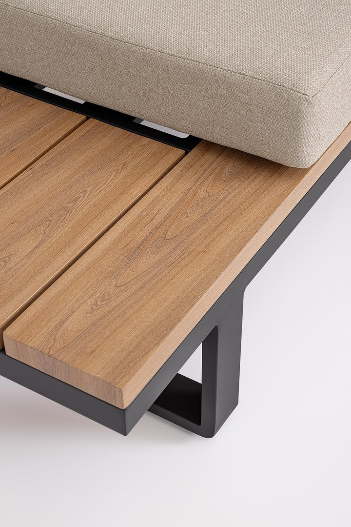 Sitzgruppe C-C Zelmar Anthrazit von Bizzotto – stilvolle Outdoor-Lounge mit Holzoptik-Elementen und wetterfesten Kissen.