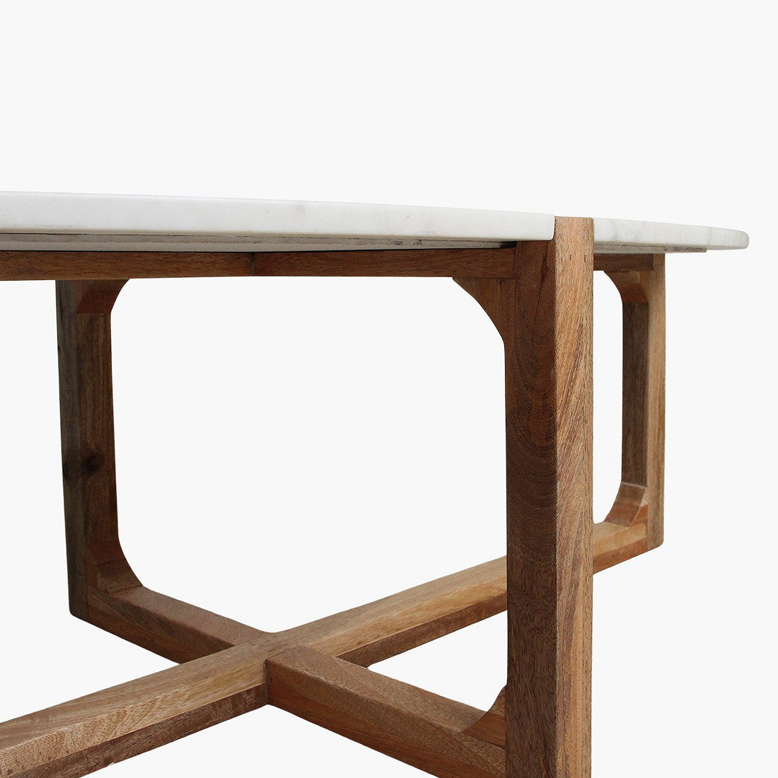 Ovaler Couchtisch Heritage Marble mit weißer Marmorplatte und Holzgestell im Kreuzdesign – STUFF Loft Designmöbel