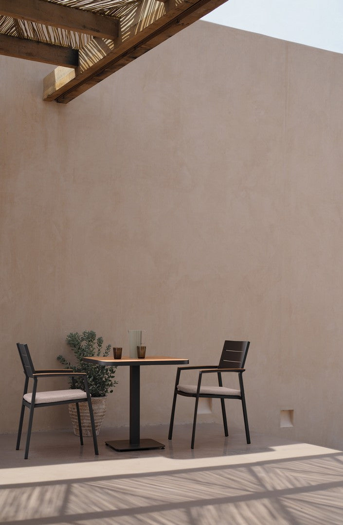 Outdoor Bistrotisch Belmar von Bizzotto in Anthrazit mit Holzoptik-Platte