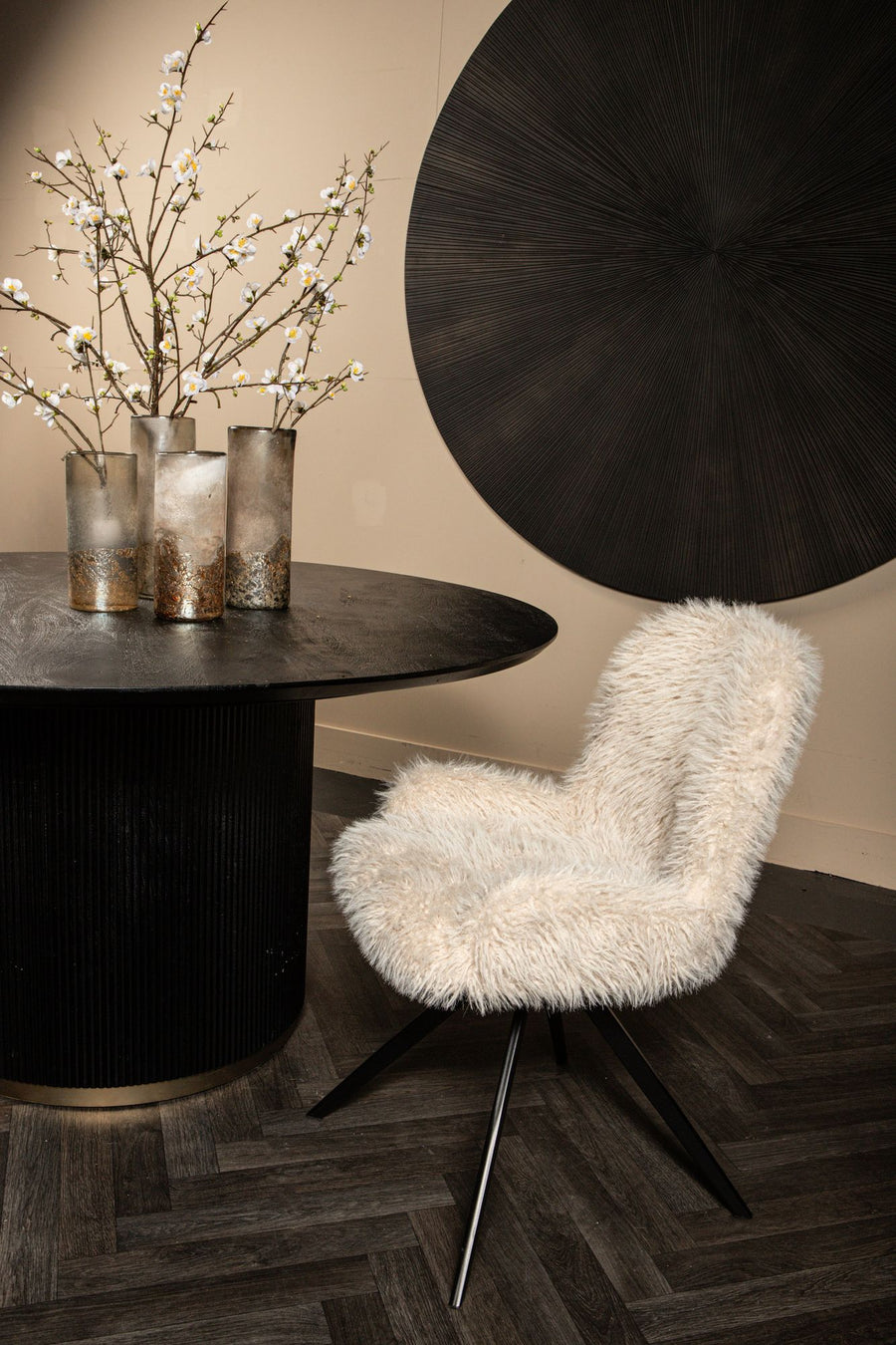Stuhl von PTMD, stuhl aus Stoff in Beige mit Metallgestell im modernen Design, komfortabel. Ideal für Essbereich oder Küche.