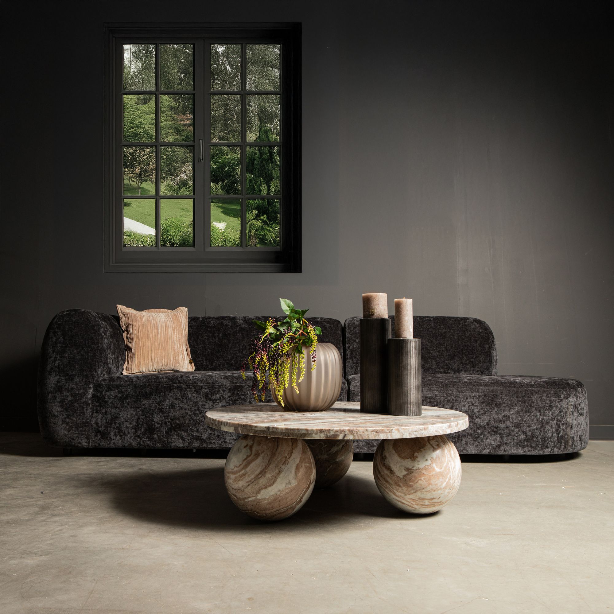 Couchtisch von PTMD – eleganter sitzmöbel aus Stoff in Beige mit Metallgestell im modernem Design, komfortabel und pflegeleicht.