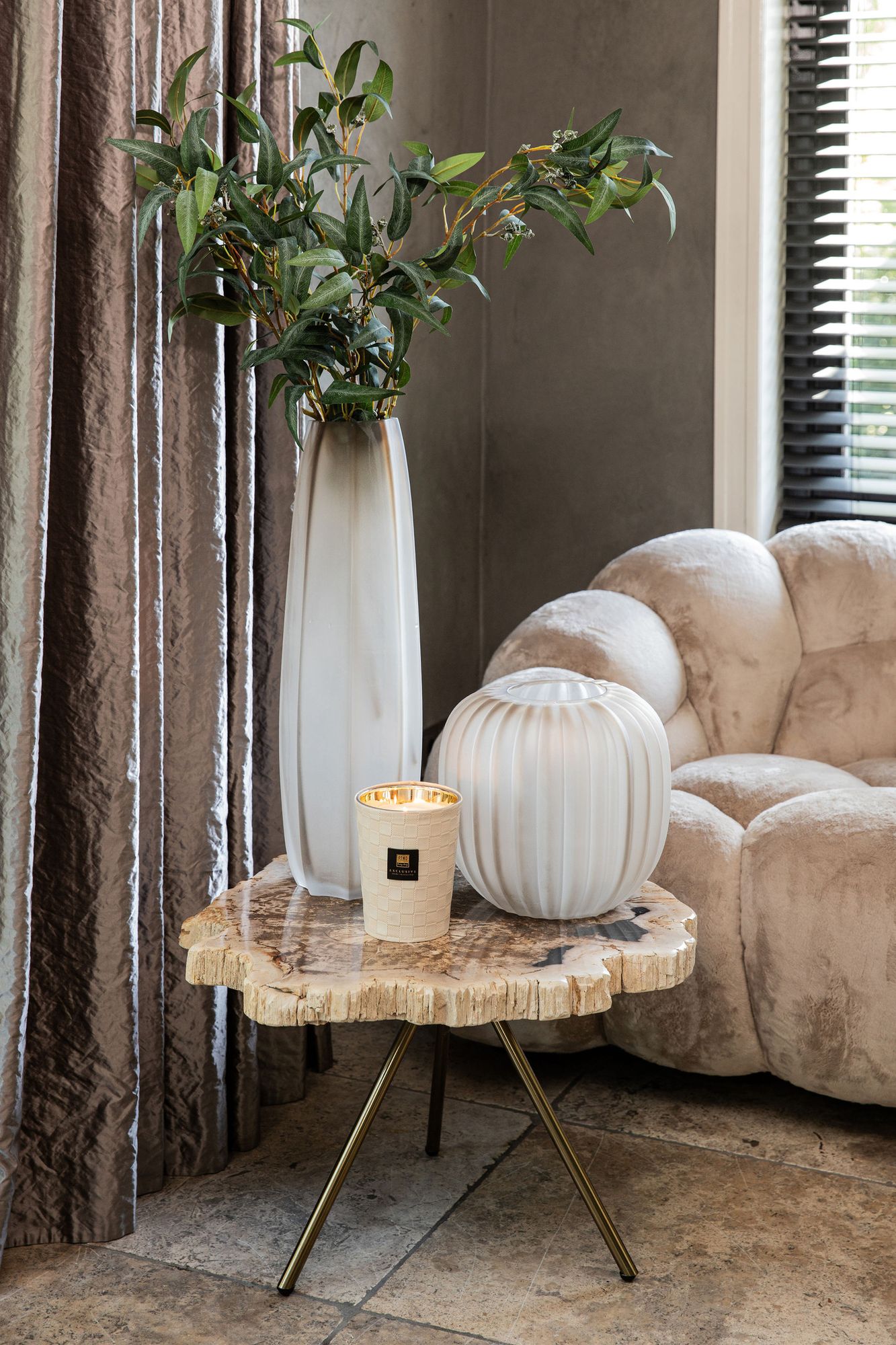 Couchtisch von PTMD – eleganter sitzmöbel aus Stoff mit Holzgestell im Skandi-Stil, komfortabel und pflegeleicht.
