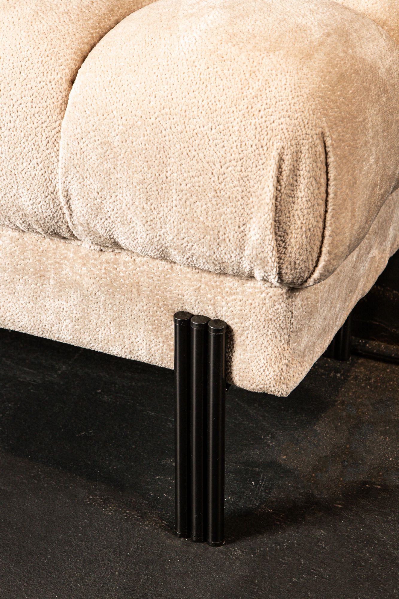 Indoor Bank Polsterbank Melbourne beige im Wohnambiente | zeitloses Design, hochwertig verarbeitet, ideal für Wohn- und Essbereich