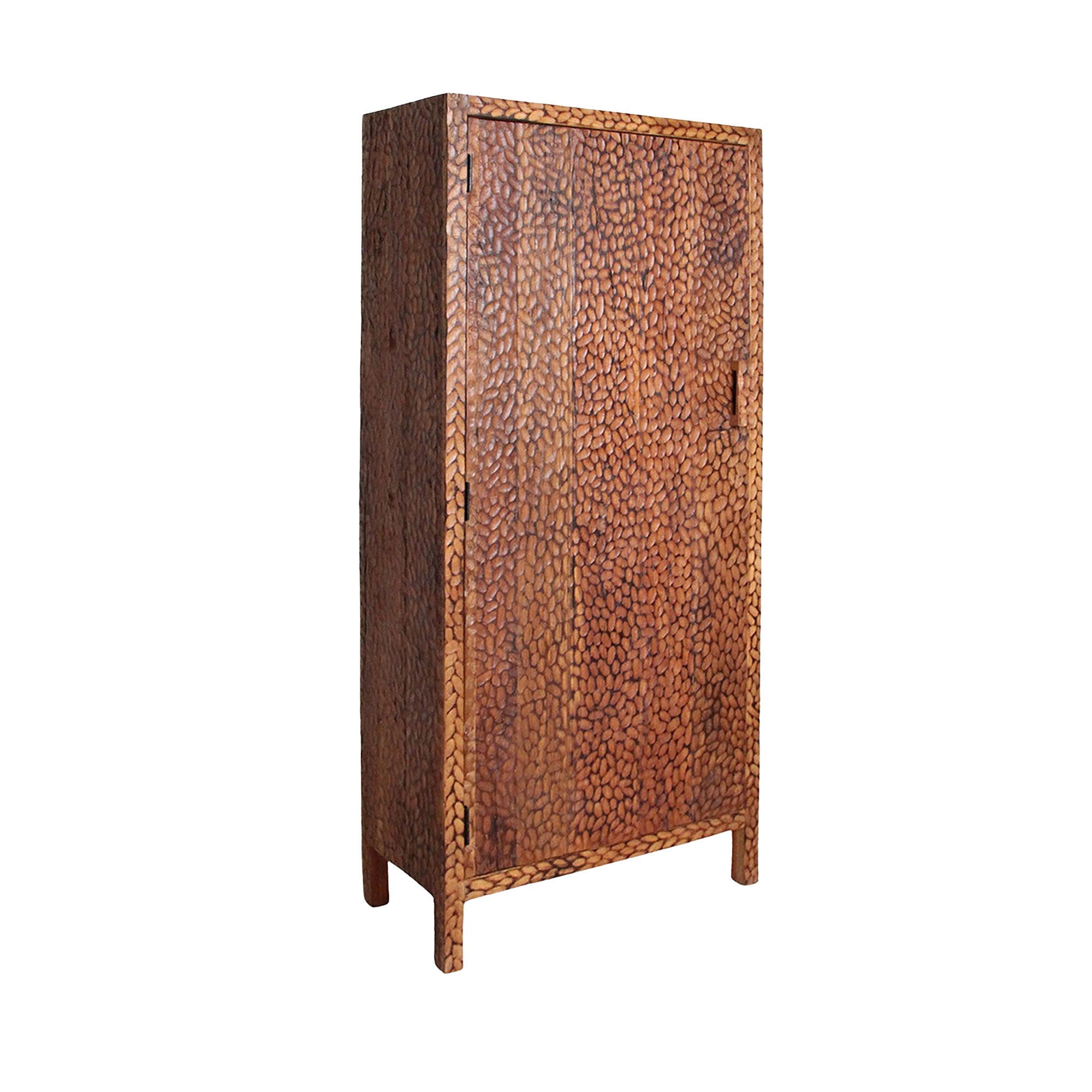 Seitenansicht des Vintage Timber Schranks mit chiseled Struktur