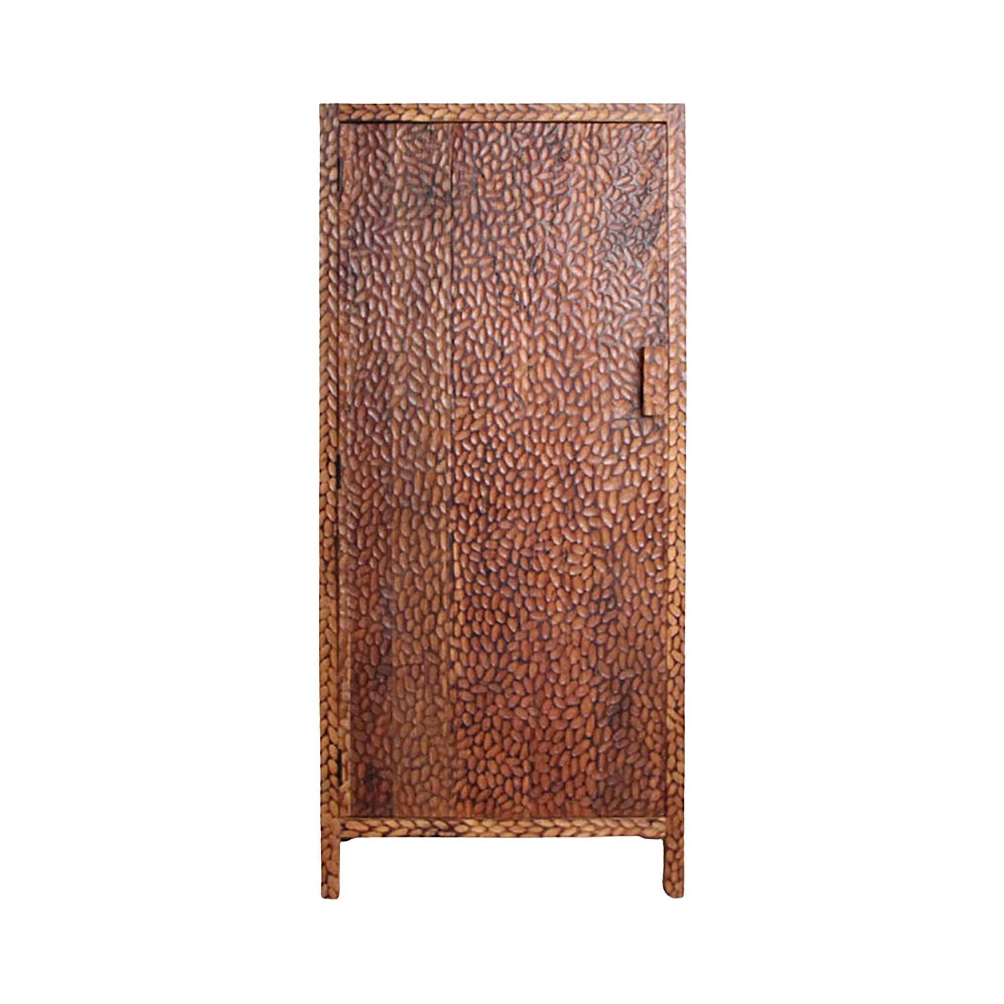 Schrank Vintage Timber Chiseled aus recyceltem Altholz mit handgemeißelter Oberfläche – Frontansicht