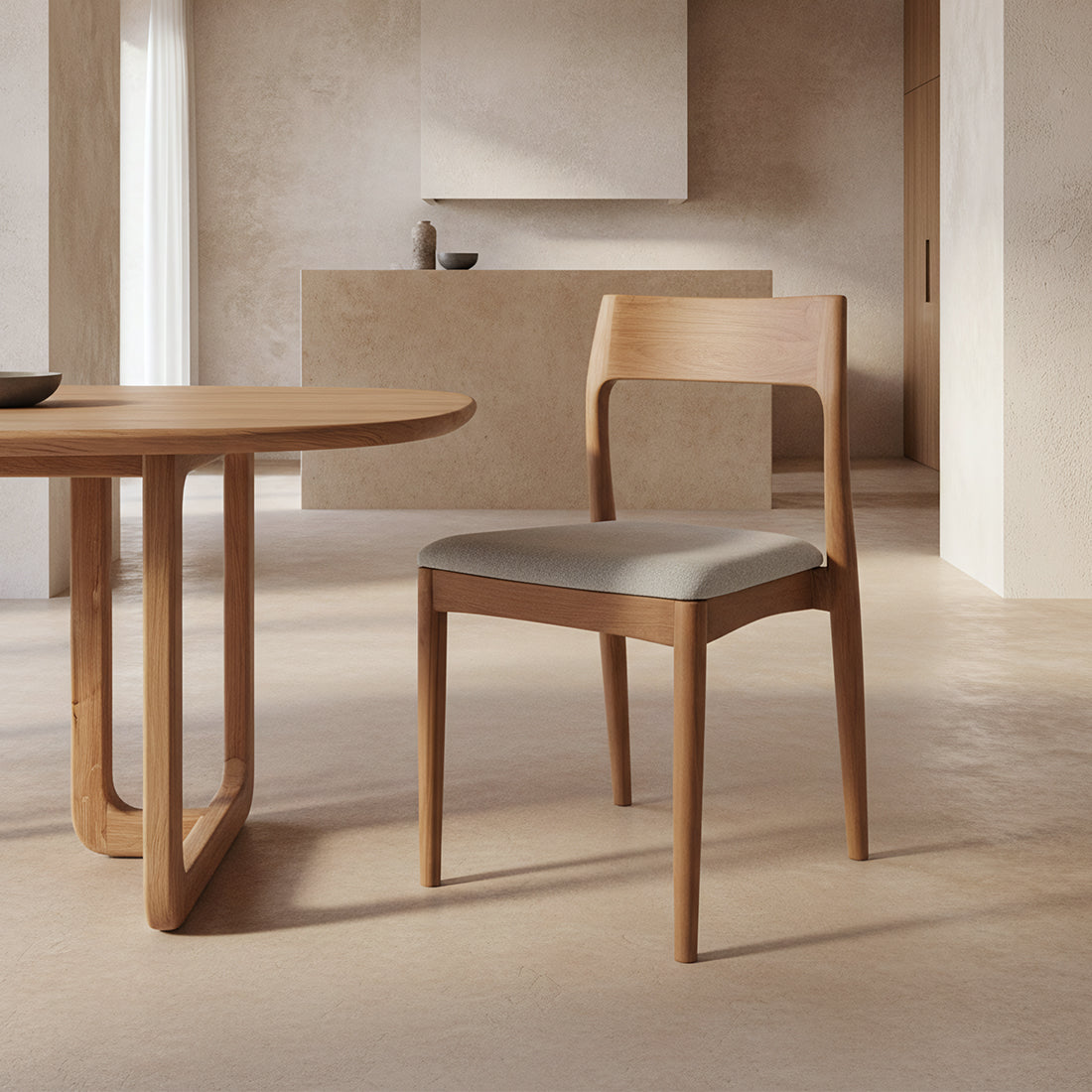 Esszimmerstuhl Maren Polster Cream aus Teakholz mit hellgrünem Stoffpolster und mit Tisch