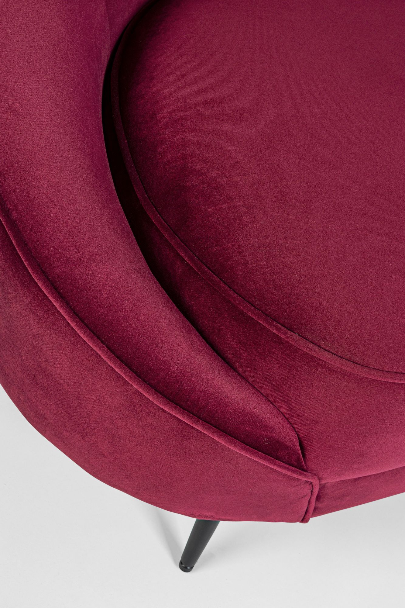 Indoor Sofa Sofa Seraphin Wine 2Pl im Wohnambiente | zeitloses Design, hochwertig verarbeitet, ideal für Wohn- und Essbereich | Ansicht 08