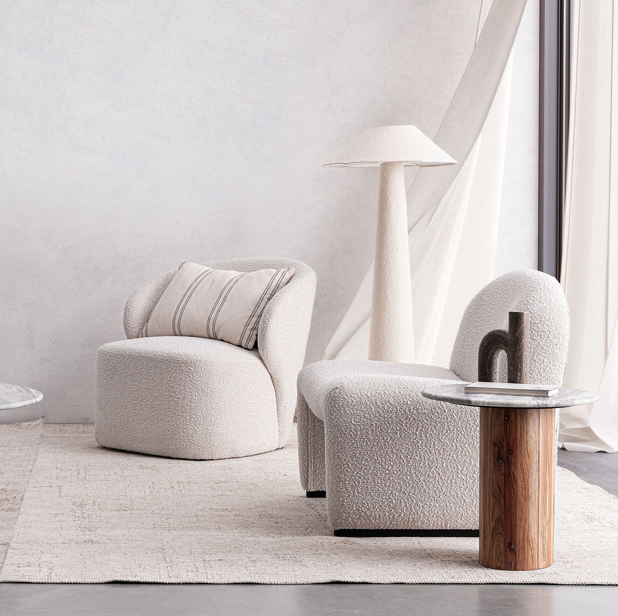 Detailaufnahme Oberfläche | Indoor Sofa Sessel Bassilla Grau | zeitloses Design, hochwertig verarbeitet, ideal für Wohn- und Essbereich