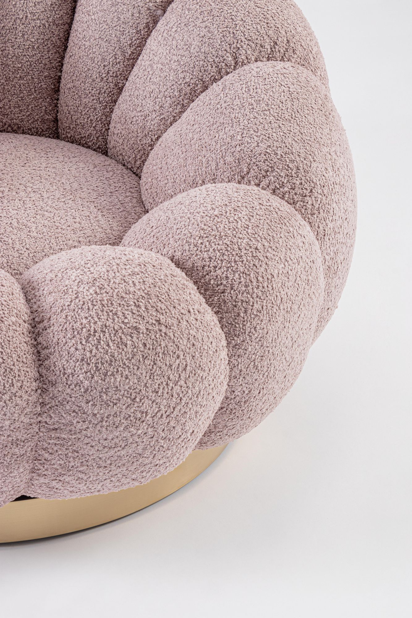 Indoor Sofa Sessel drehbar Florel Altrosa im Wohnambiente | zeitloses Design, hochwertig verarbeitet, ideal für Wohn- und Essbereich | Ansicht 07