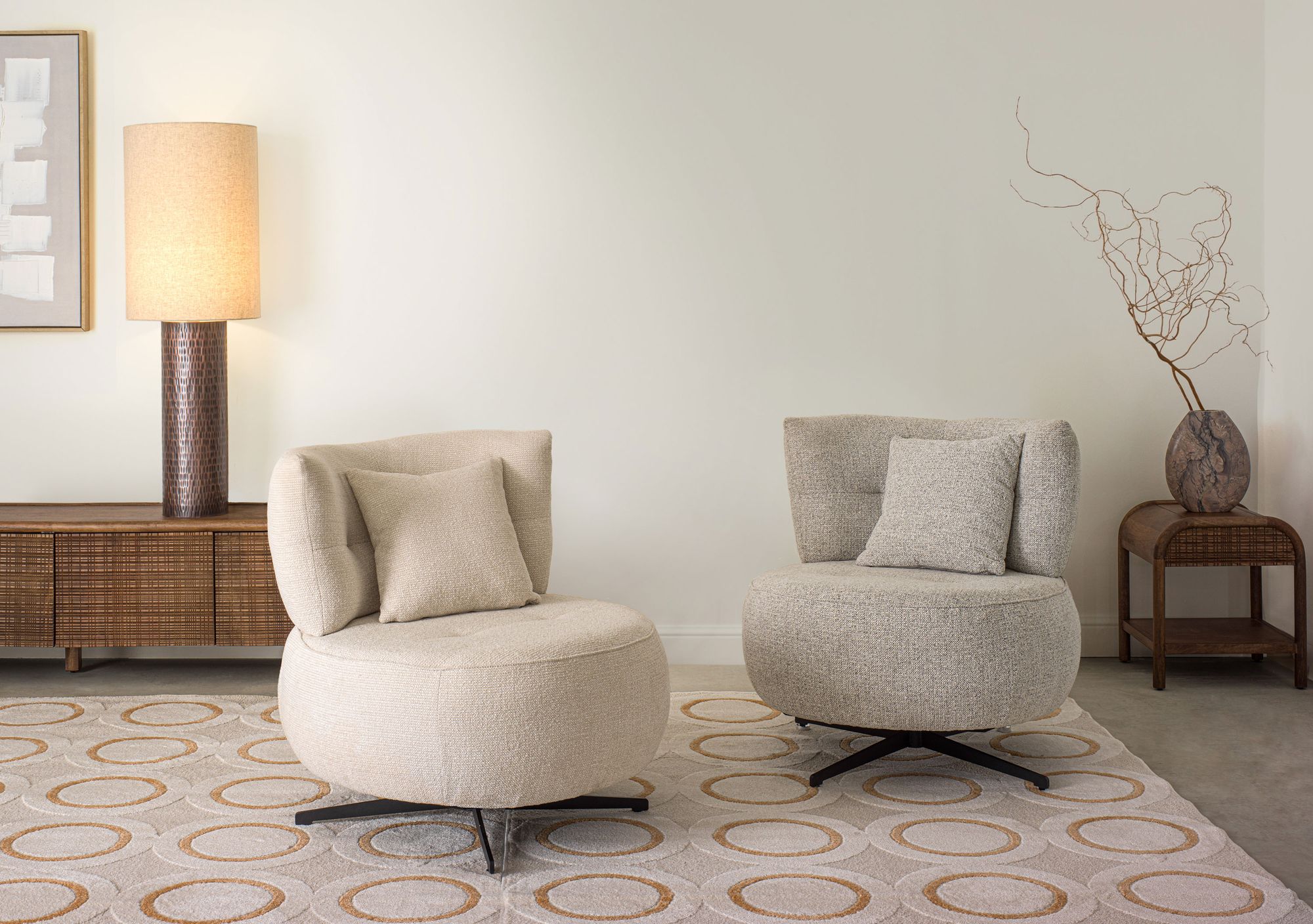 Detailaufnahme Oberfläche | Indoor Sofa Sessel Gonnie Ecru' Gepunktet | zeitloses Design, hochwertig verarbeitet, ideal für Wohn- und Essbereich