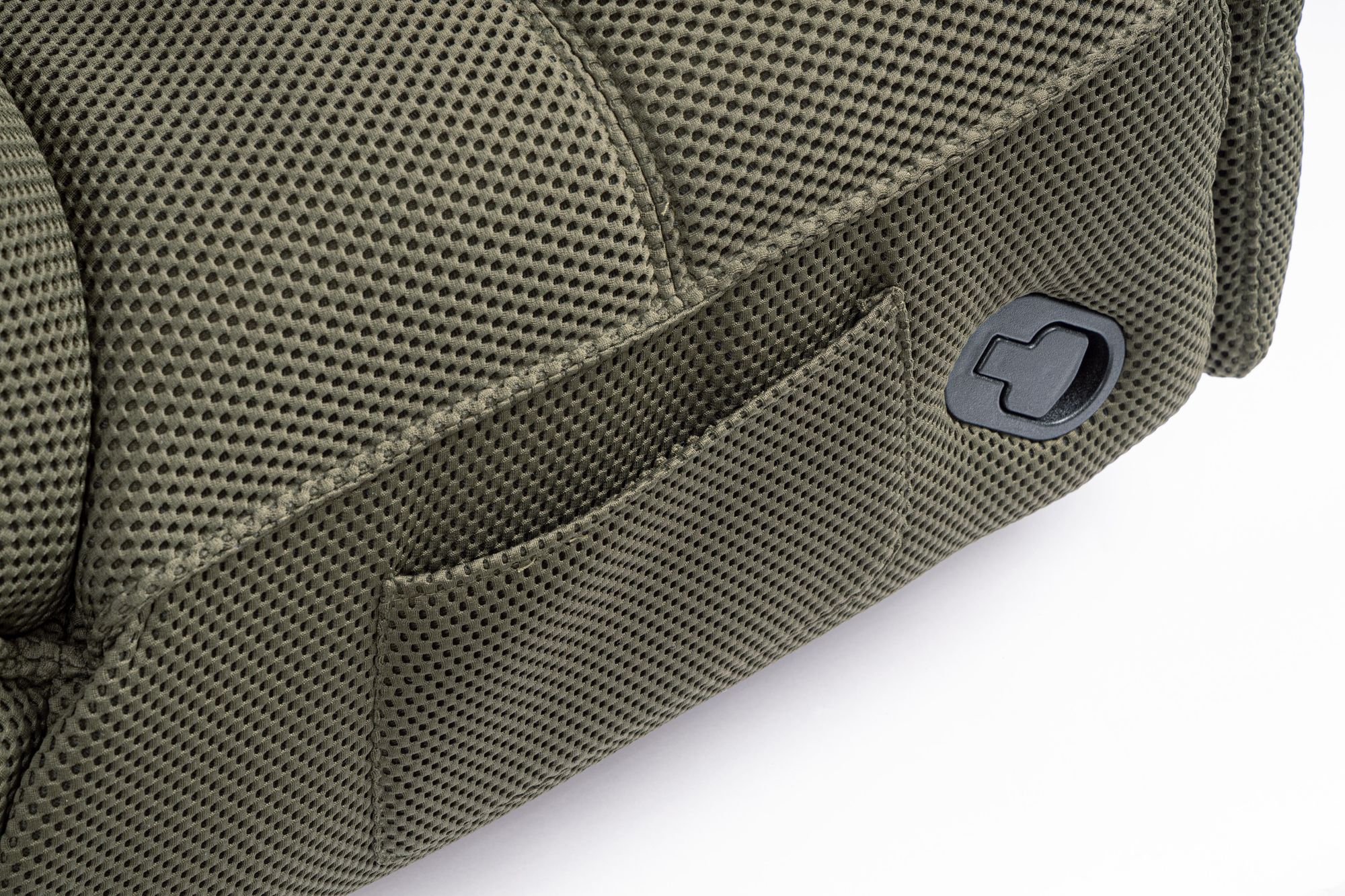 Indoor Sofa Sessel Gitta Waldgrün im Wohnambiente | zeitloses Design, hochwertig verarbeitet, ideal für Wohn- und Essbereich | Ansicht 09