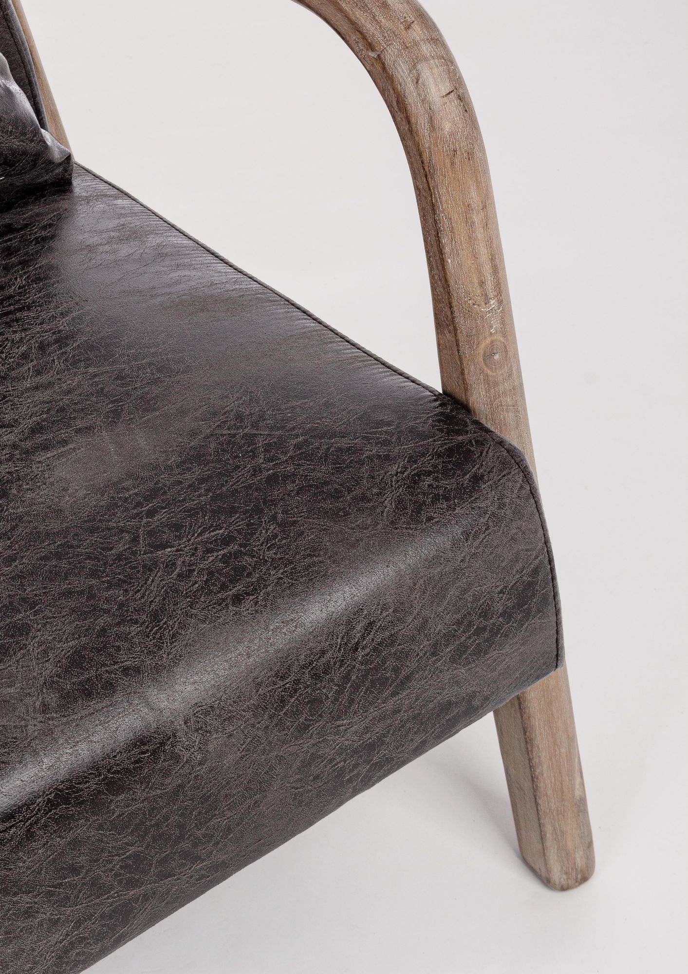 Indoor Sofa Sessel M-Kissen Ancilla Dunkel im Wohnambiente | zeitloses Design, hochwertig verarbeitet, ideal für Wohn- und Essbereich | Ansicht 06