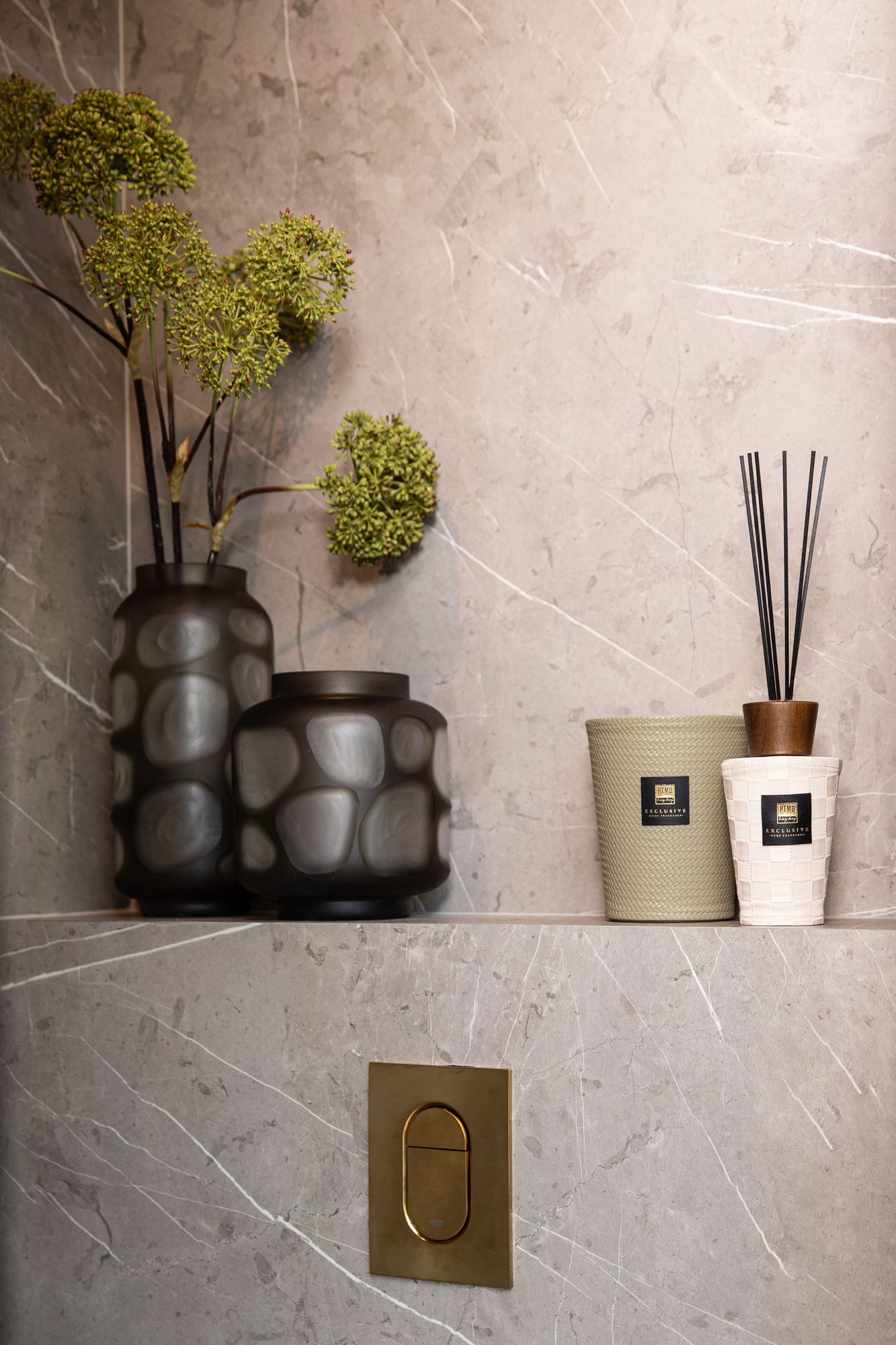 Duftkerze Schwarzwaldaroma | Tiefe Waldnuance - 1,4kg PTMD Exclusive Raumduft im STUFF Shop