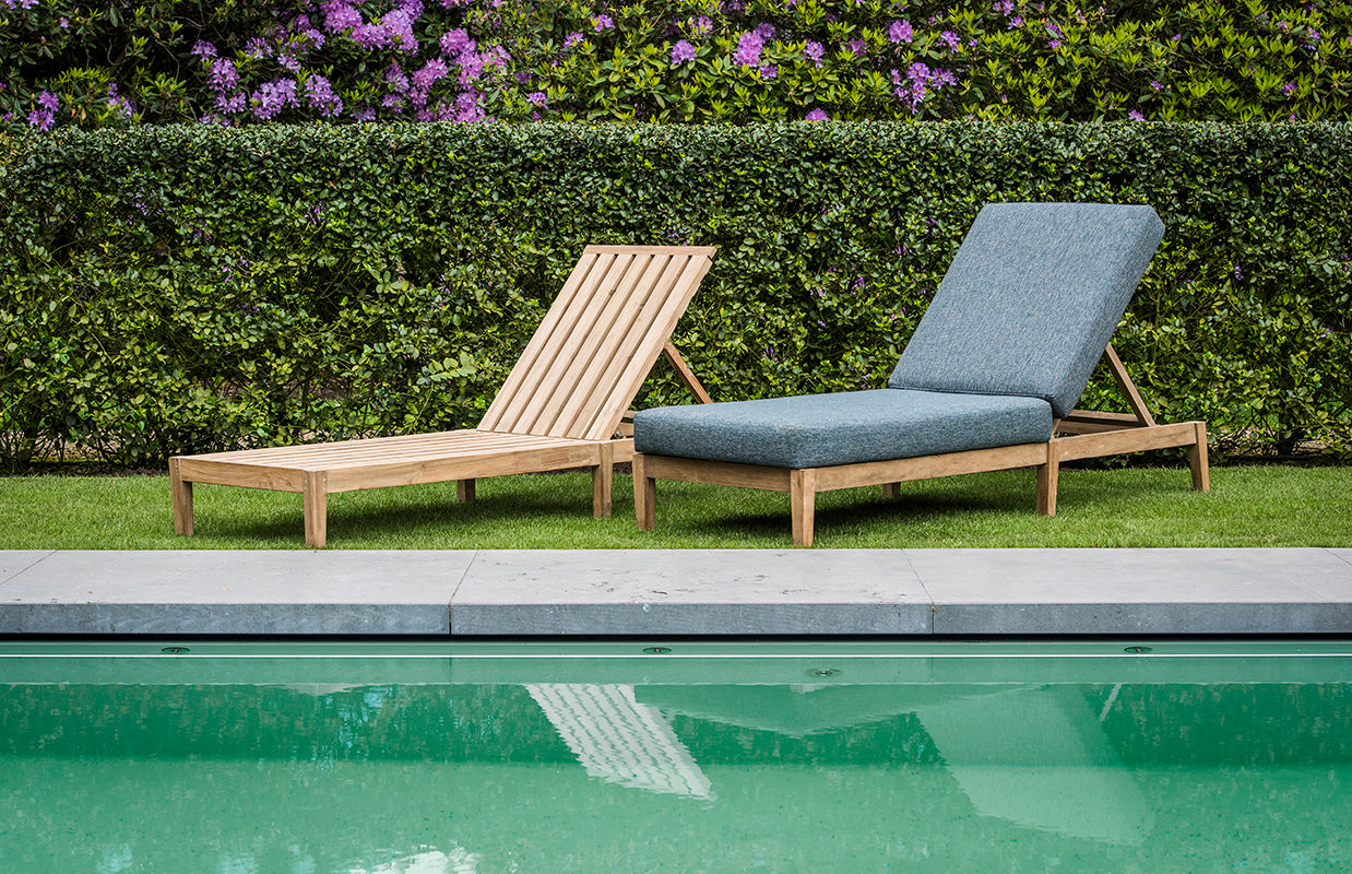 Copenhagen Sonnenbett aus Teakholz als Outdoor-Liege am Pool im Gartenambiente | STUFF Shop
