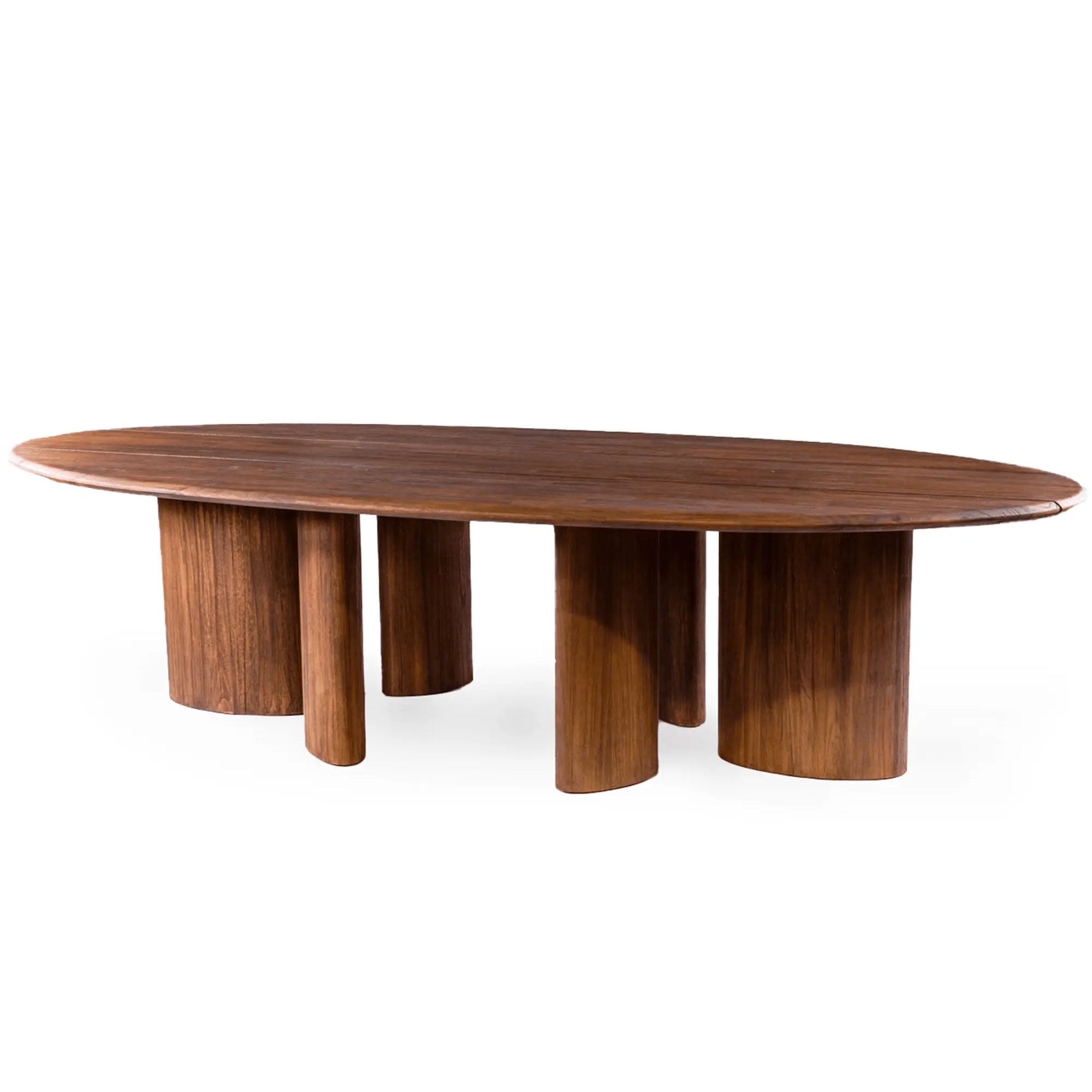 Ovaler Outdoor-Esstisch Imen aus massivem Teakholz in Emas Brown mit warmer Holzfarbe und großzügiger Tischplatte | GOMMAIRE bei STUFF Shop kaufen