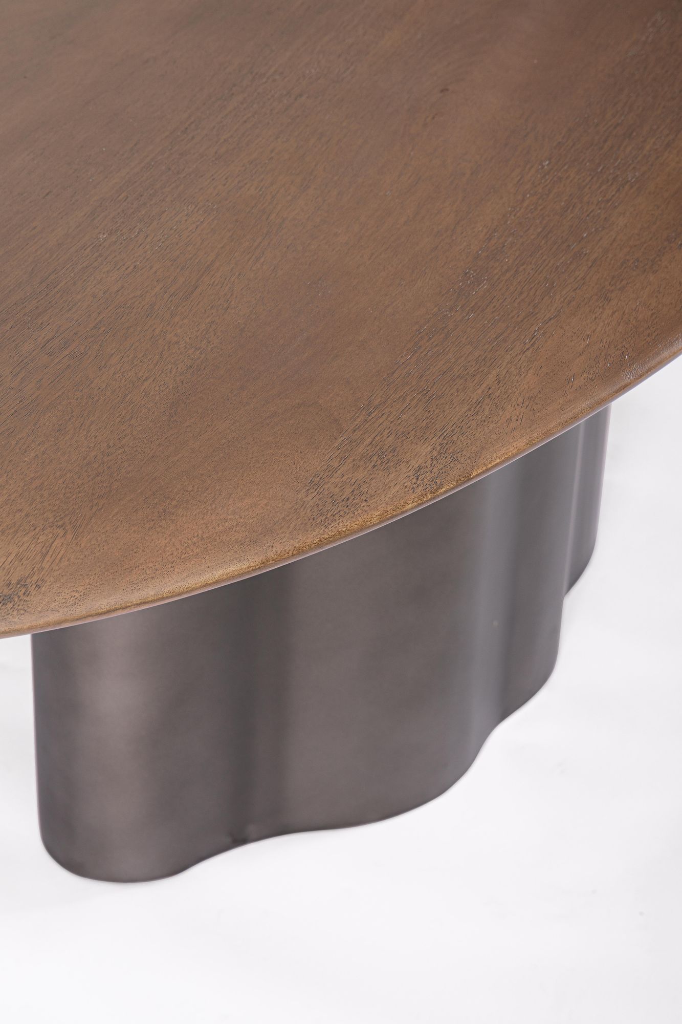 Entdecke den Esstisch Oval Rawling 200x100 von Bizzotto: hochwertig verarbeitet, stilsicher kombinierbar und ideal für Essbereich oder Wohnraum | Bizzotto bei STUFF Shop kaufen