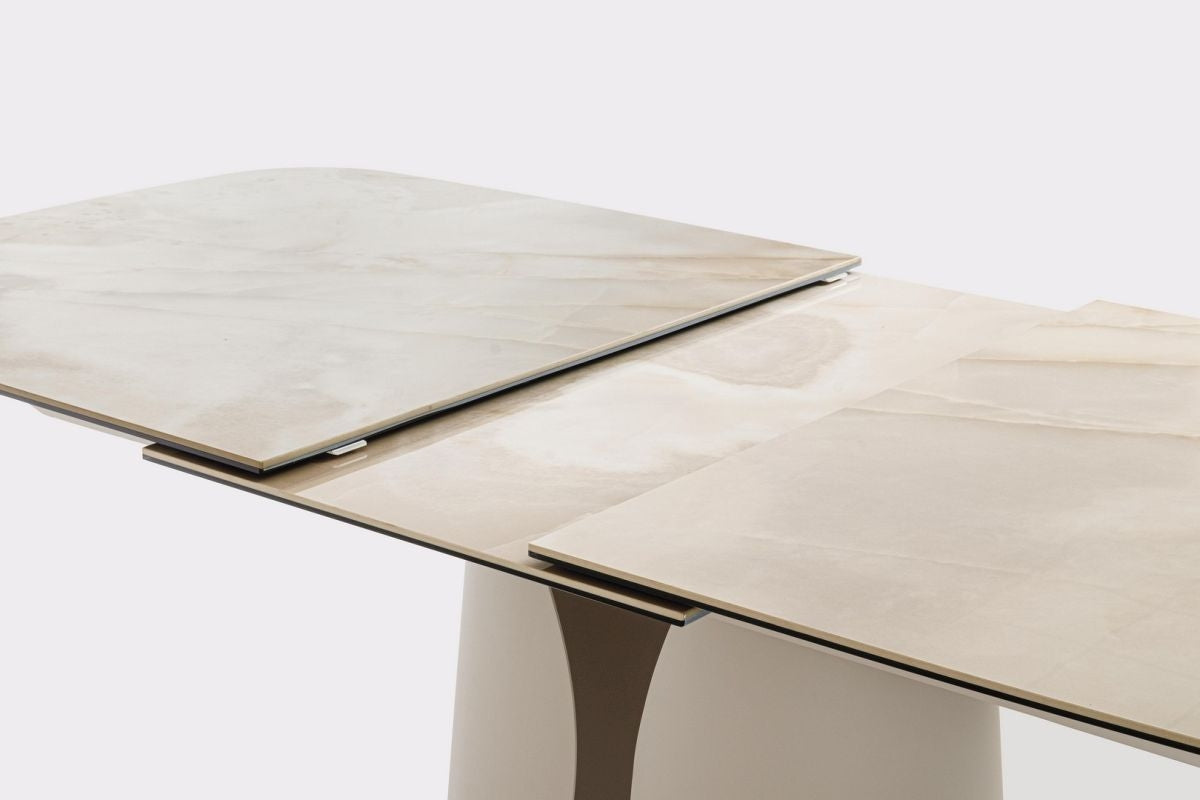 Ausziehtisch Ardis 180/240x95 Hell Beige von Bizzotto: hochwertig verarbeitet, stilsicher kombinierbar und ideal für Essbereich oder Wohnraum | bei STUFF Shop kaufen