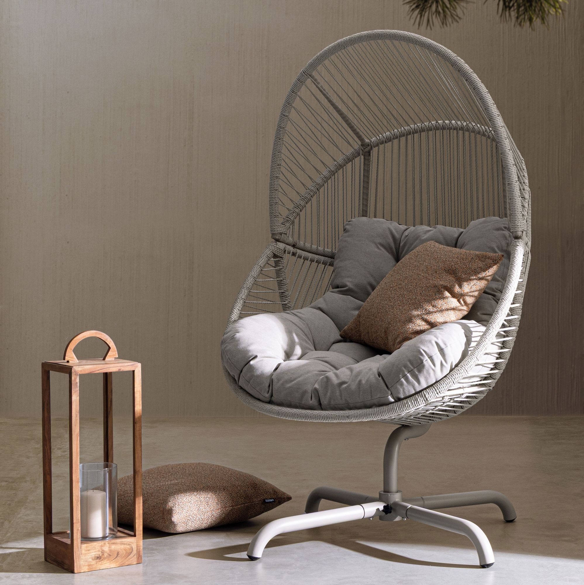 Outdoor Drehsessel Palawan Light mit Kissen | Bizzotto bei STUFF Shop kaufen