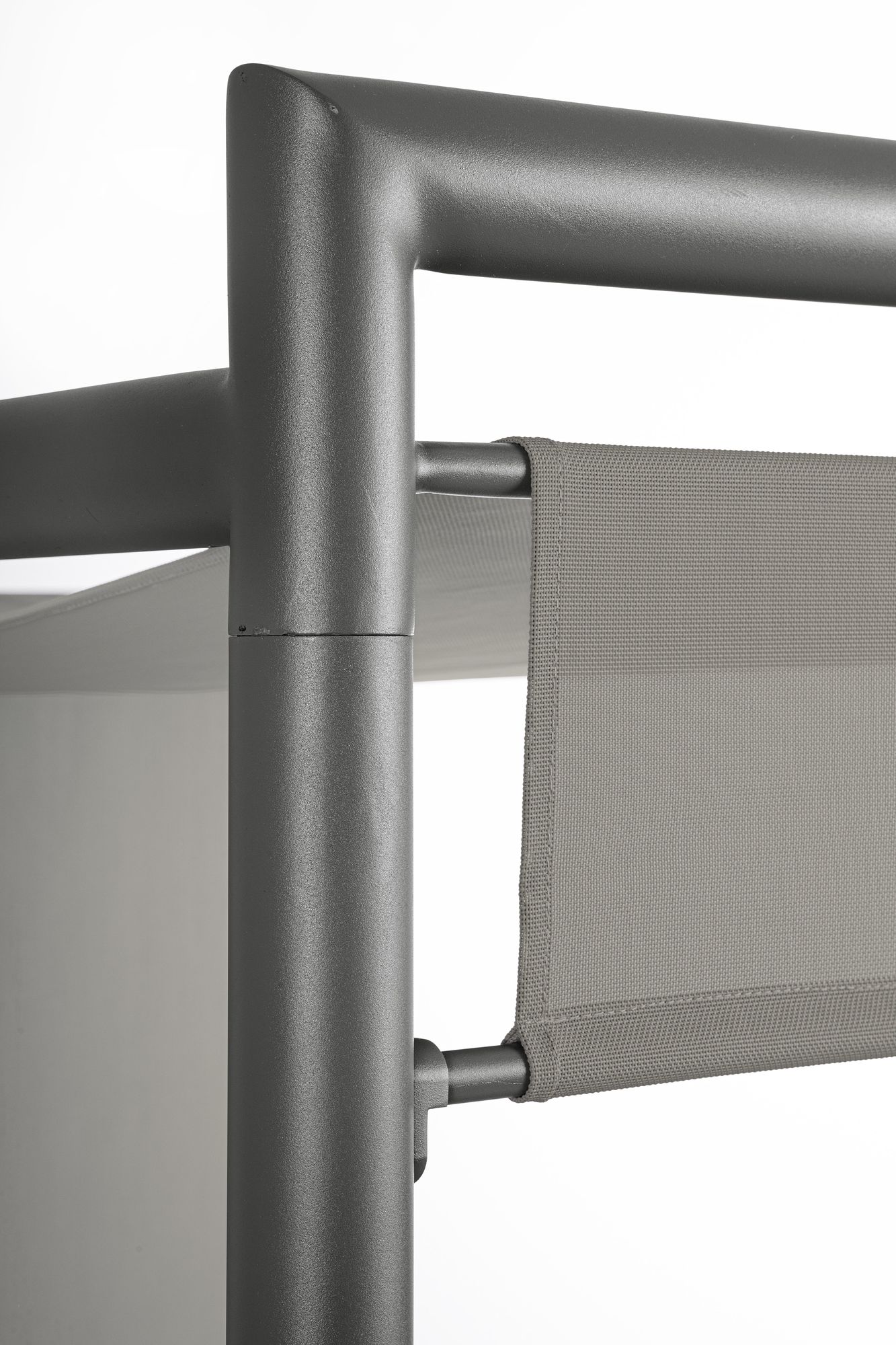 Outdoor Daybed Konnor Anthrazit mit Pergola und verstellbarer Rückenlehne für moderne Terrassen | Bizzotto bei STUFF Shop kaufen