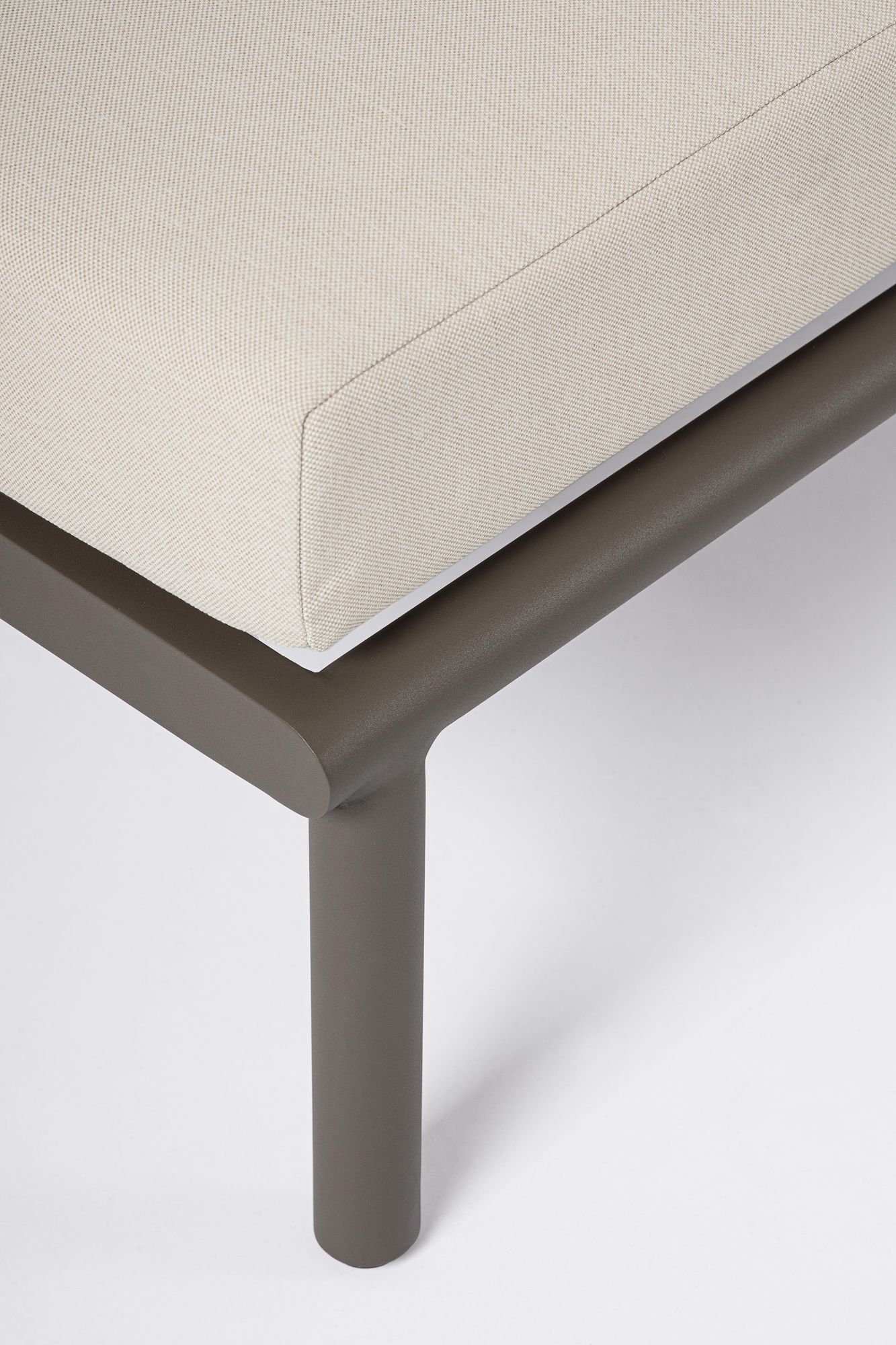 Outdoor Sonnenliege 2-Set Daybed Lanai Cocoa mit modularer Loungefläche | Bizzotto bei STUFF Shop kaufen