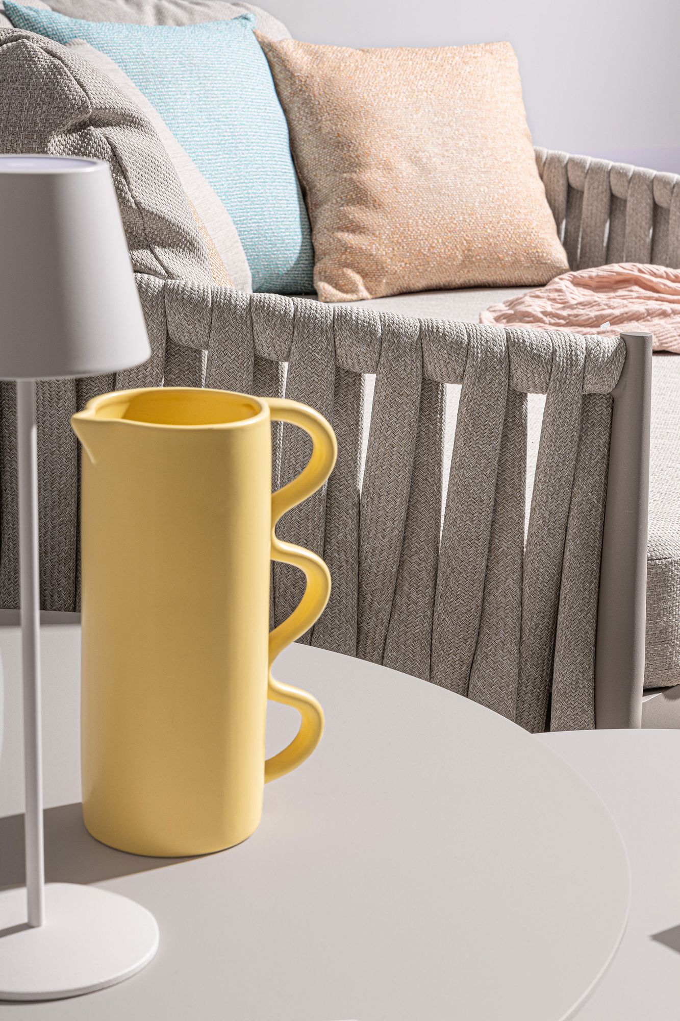 Outdoor Sonnenbett Jacinta Moon in heller Naturfarbe mit geflochtener Seitenstruktur | Bizzotto bei STUFF Shop kaufen