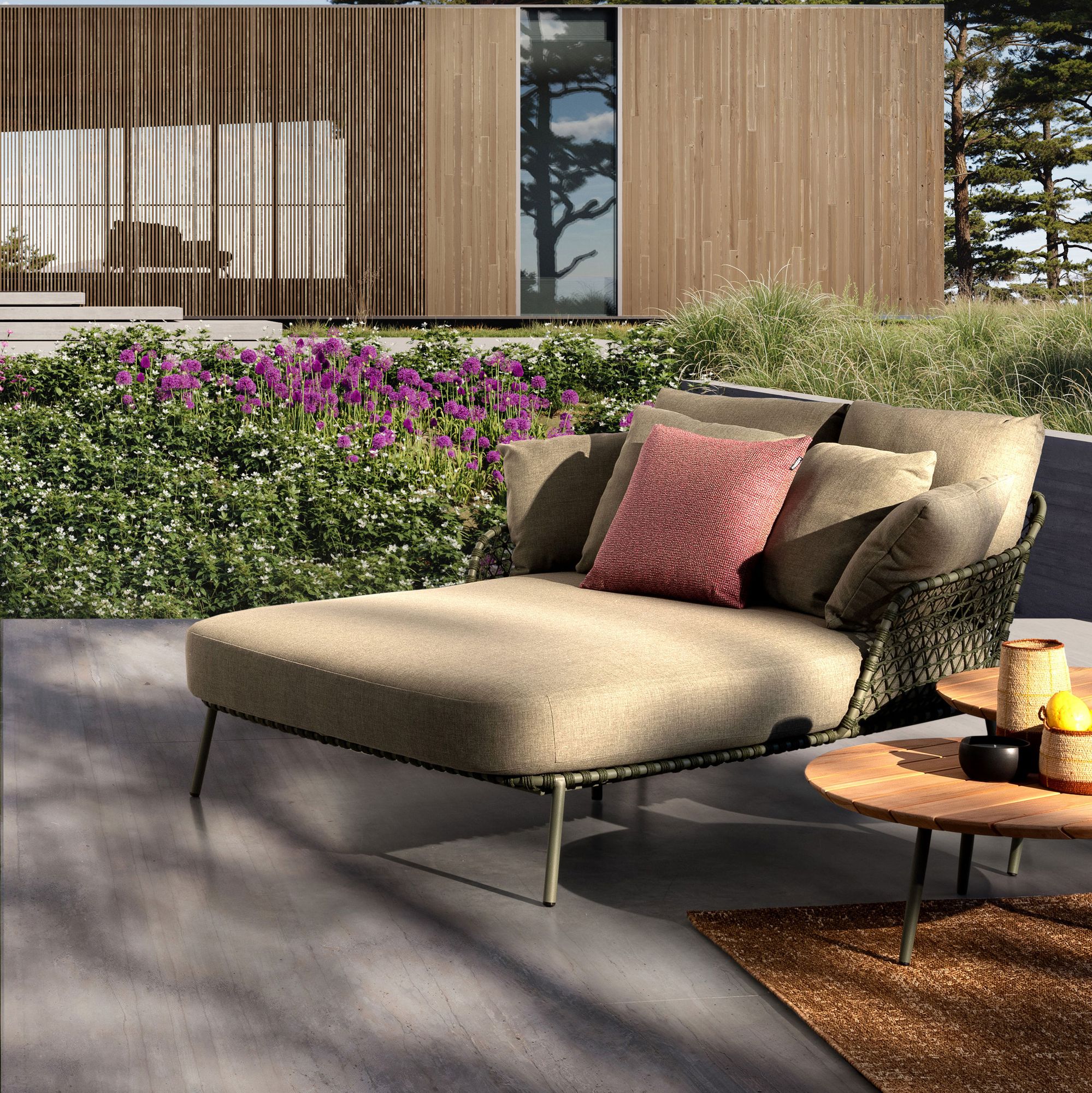 Outdoor Sonnenbett Ivissa Grün mit geflochtener Seitenstruktur und großzügiger Polsterung | Bizzotto bei STUFF Shop kaufen