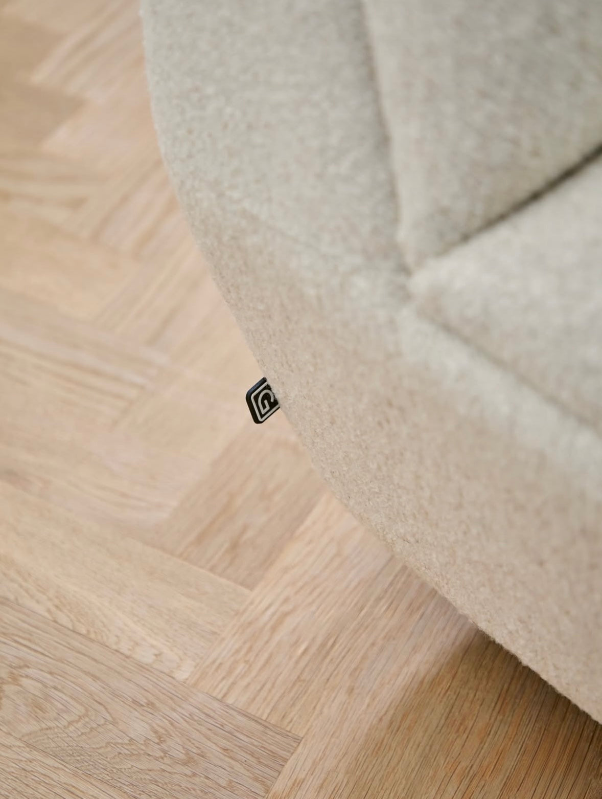 Gommaire Club Sessel Jules drehbar Ivory eleganter Indoor Sessel in hellem Cremeton | STUFF Shop