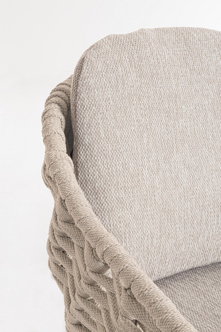 Tamires Outdoor Stuhl in Beige mit Aluminiumgestell, Teakholzbeinen und einem Geflecht aus Polypropylen-Seilen
