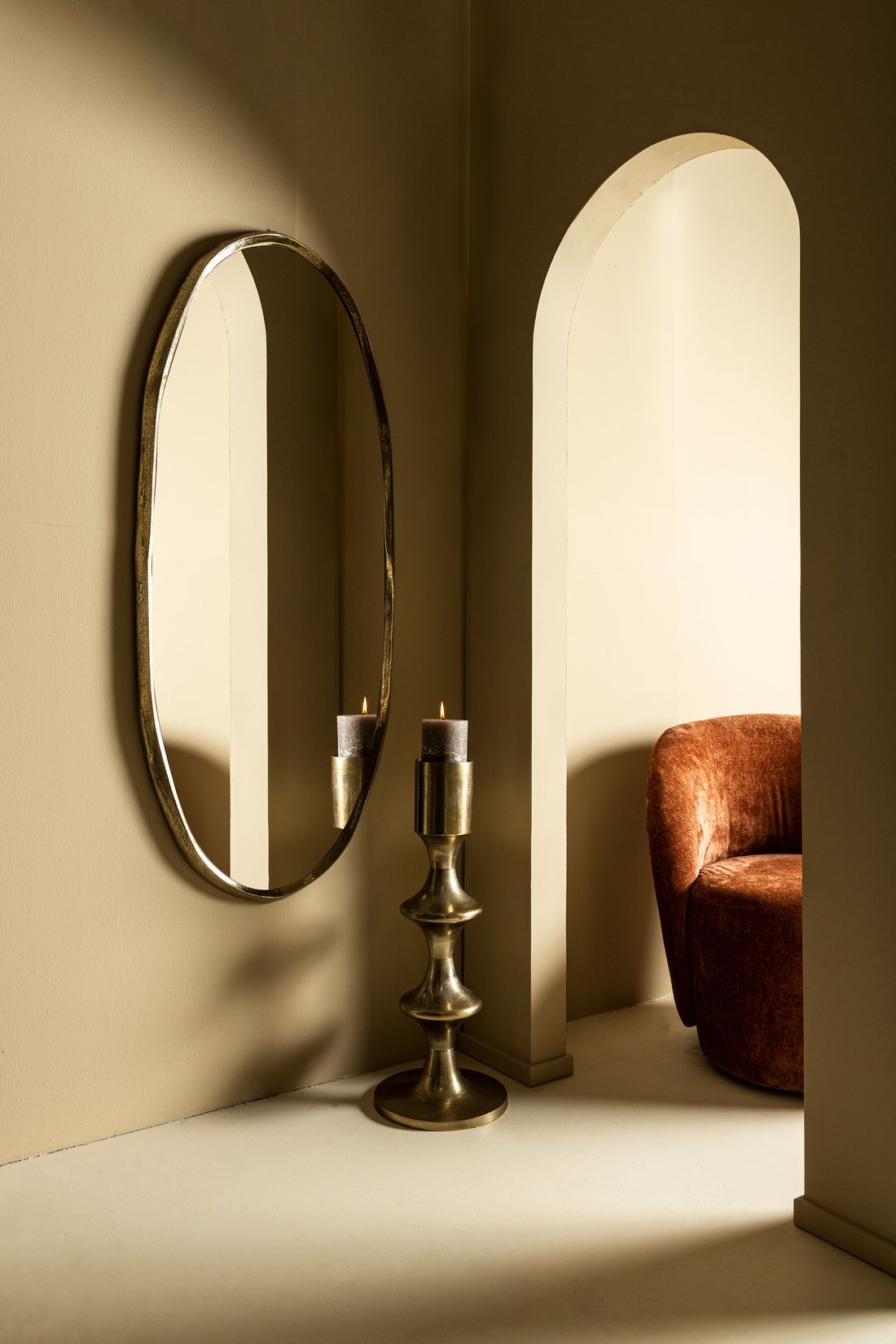 Spiegel Limera Brass Alu Oval, Gussaluminium in Messingoptik, 60 x 2 x 150 cm.