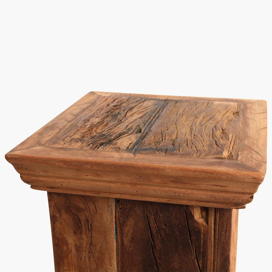 Detailansicht der Maserung und Holzstruktur des Sockels Grainwood
