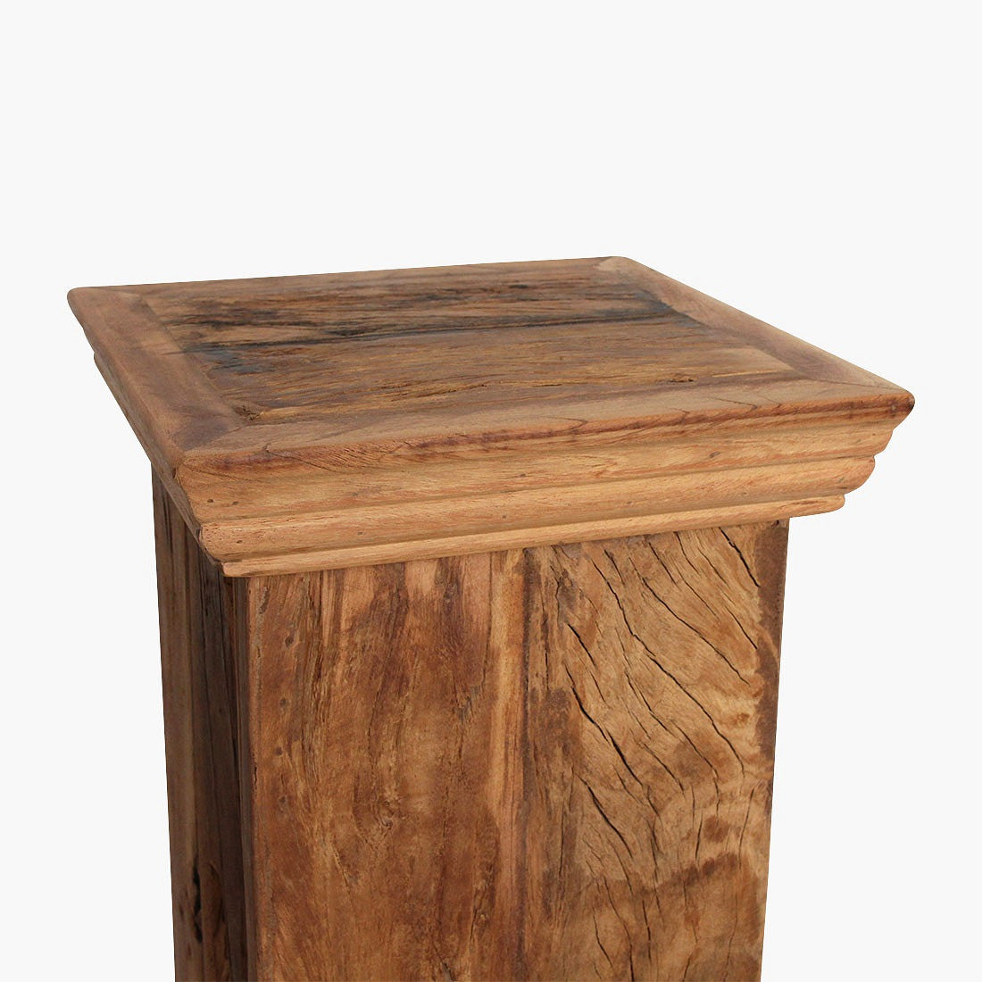 Detailansicht der Maserung und Holzstruktur des Sockels Grainwood