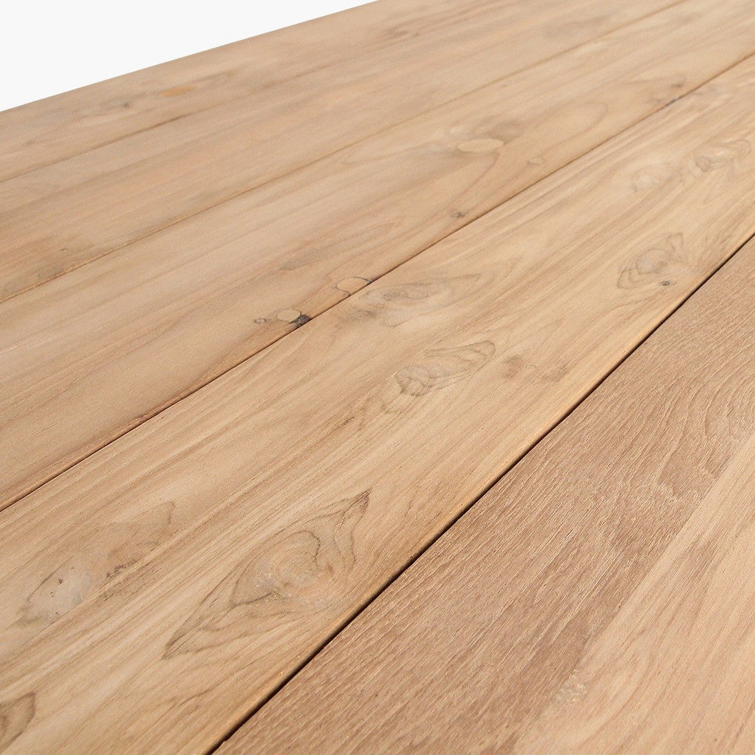 Detailaufnahme der Tischplatte aus FSC-zertifiziertem Teakholz