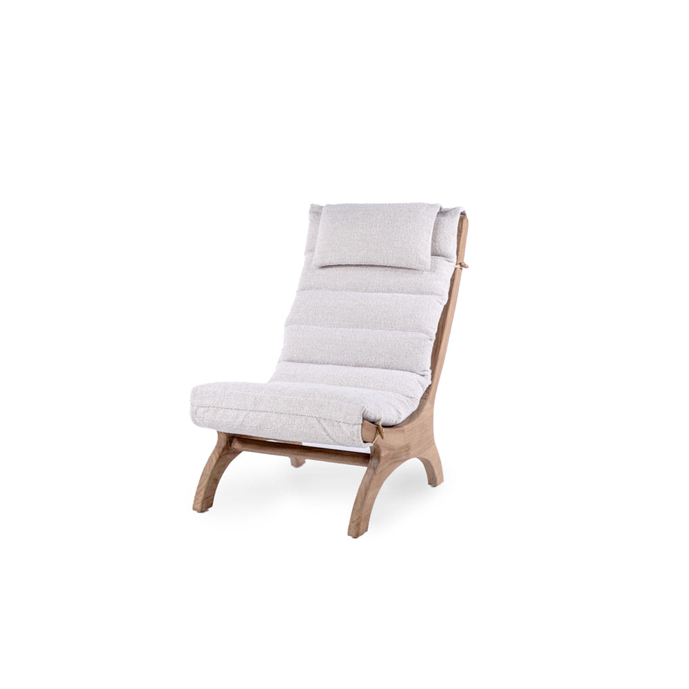 Loungesessel Sachin aus massivem Teakholz in Natural Grey mit optionalem Polster ohne Fransen in Knelout, Knelout Deluxe, Ktextout oder Ktextout Deluxe | Gommaire Outdoor Kollektion bei STUFF Shop