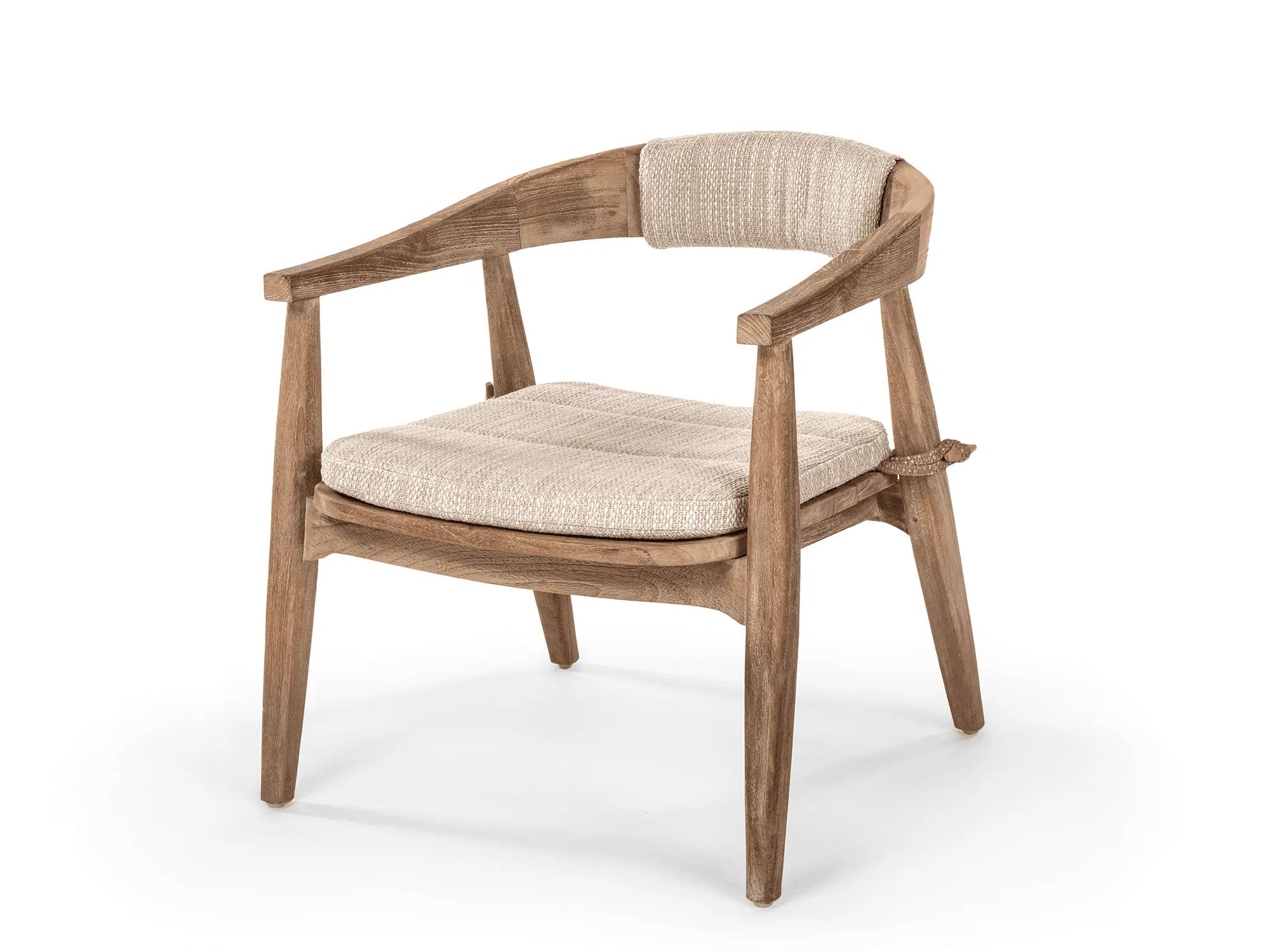 Sessel Faye Teak mit geflochtenem Sitz aus PE-Wicker in Natural Grey | handgefertigt, wetterfest und Teil der Gommaire Organic Living Kollektion