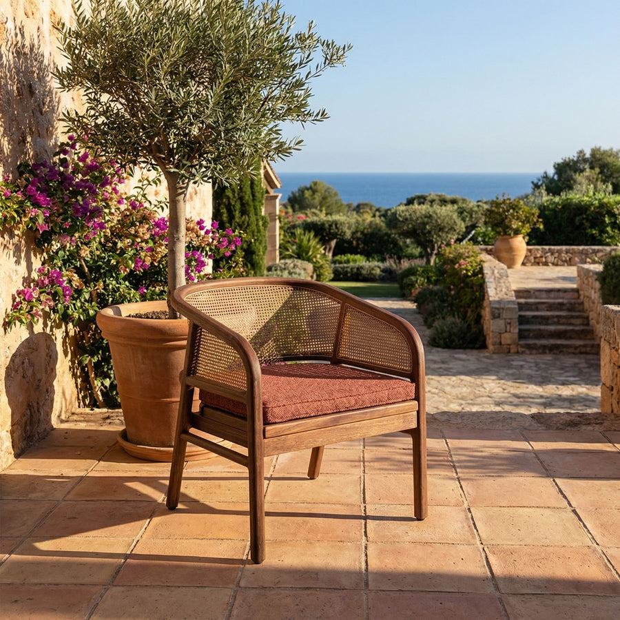 Outdoor Sessel Imen aus Teakholz mit PE Wicker Geflecht in Emas Brown mit Polster | Gommaire bei STUFF Shop kaufen