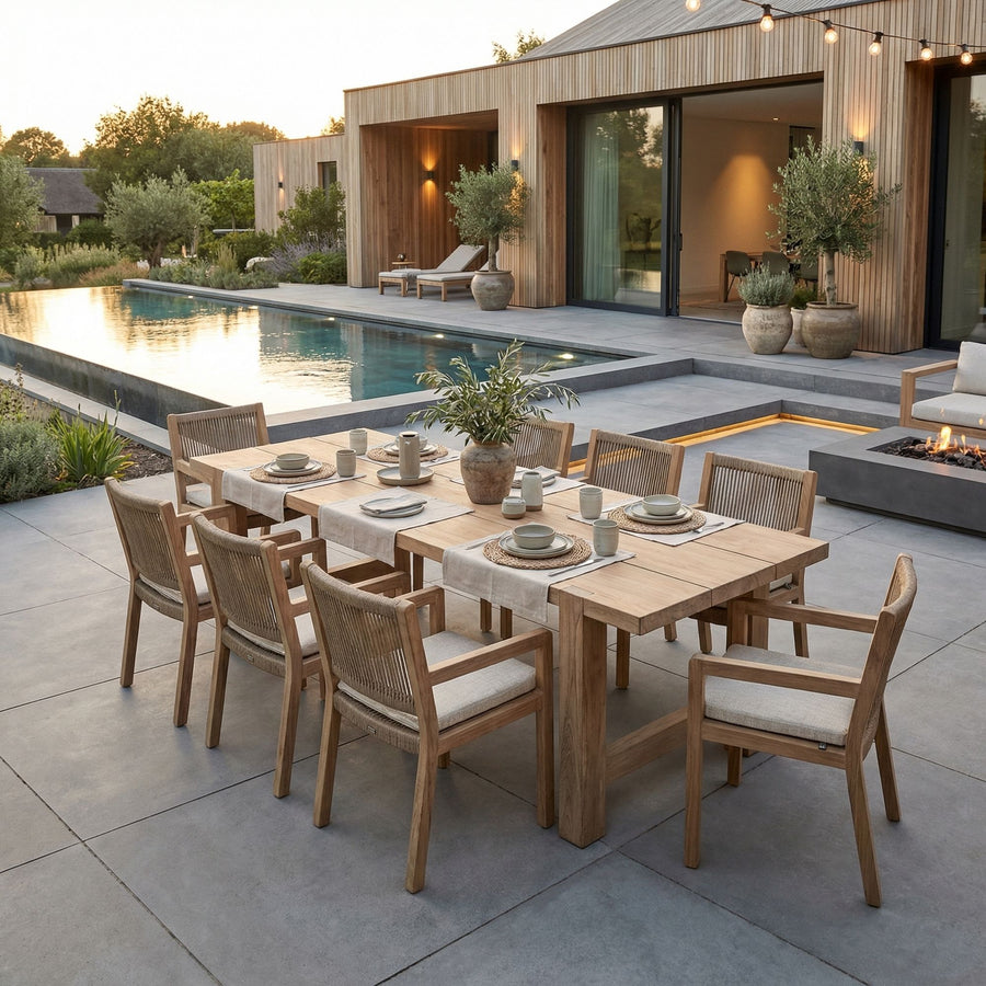 Outdoor Esstisch Jacob Small aus massivem Teakholz | großer Gartentisch Gommaire bei STUFF Shop kaufen