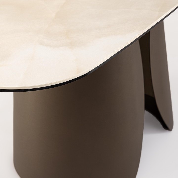 Ausziehtisch Ardis Bronze von Bizzotto, Nahaufnahme von Material und Verarbeitung
