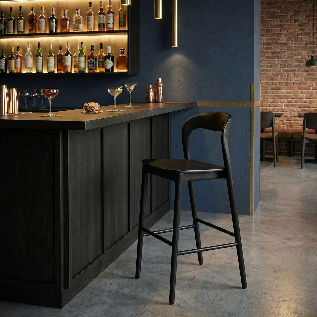 Barhocker Miley Schwarz von Bizzotto an der Bar