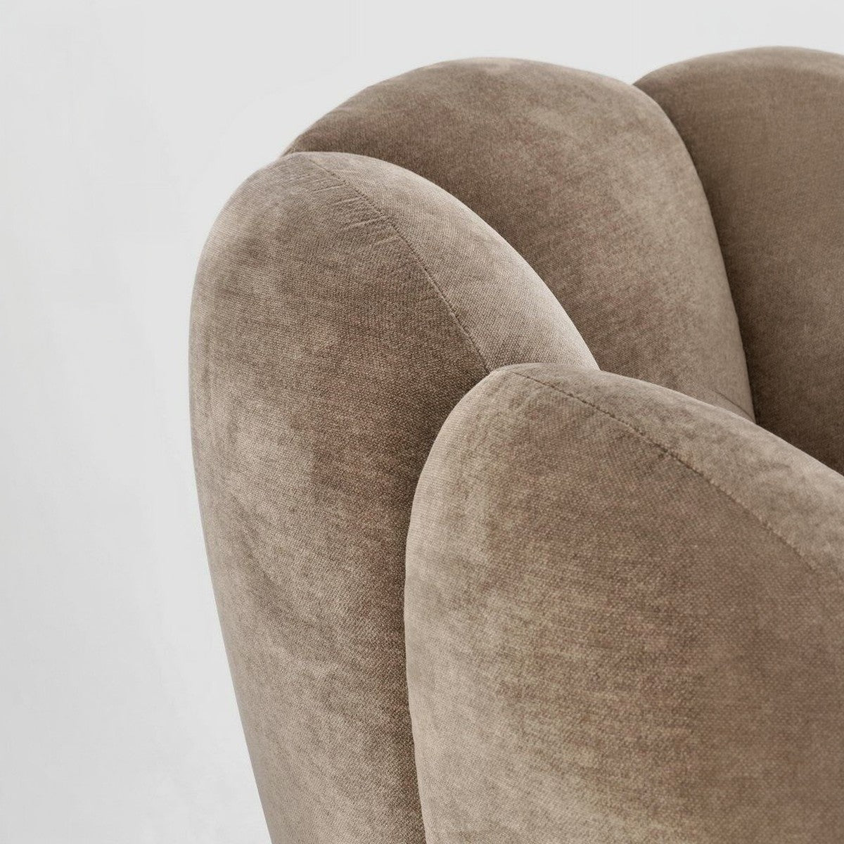 Loungesessel Tulip Biscuit von Bizzotto in Beige im Wohnambiente