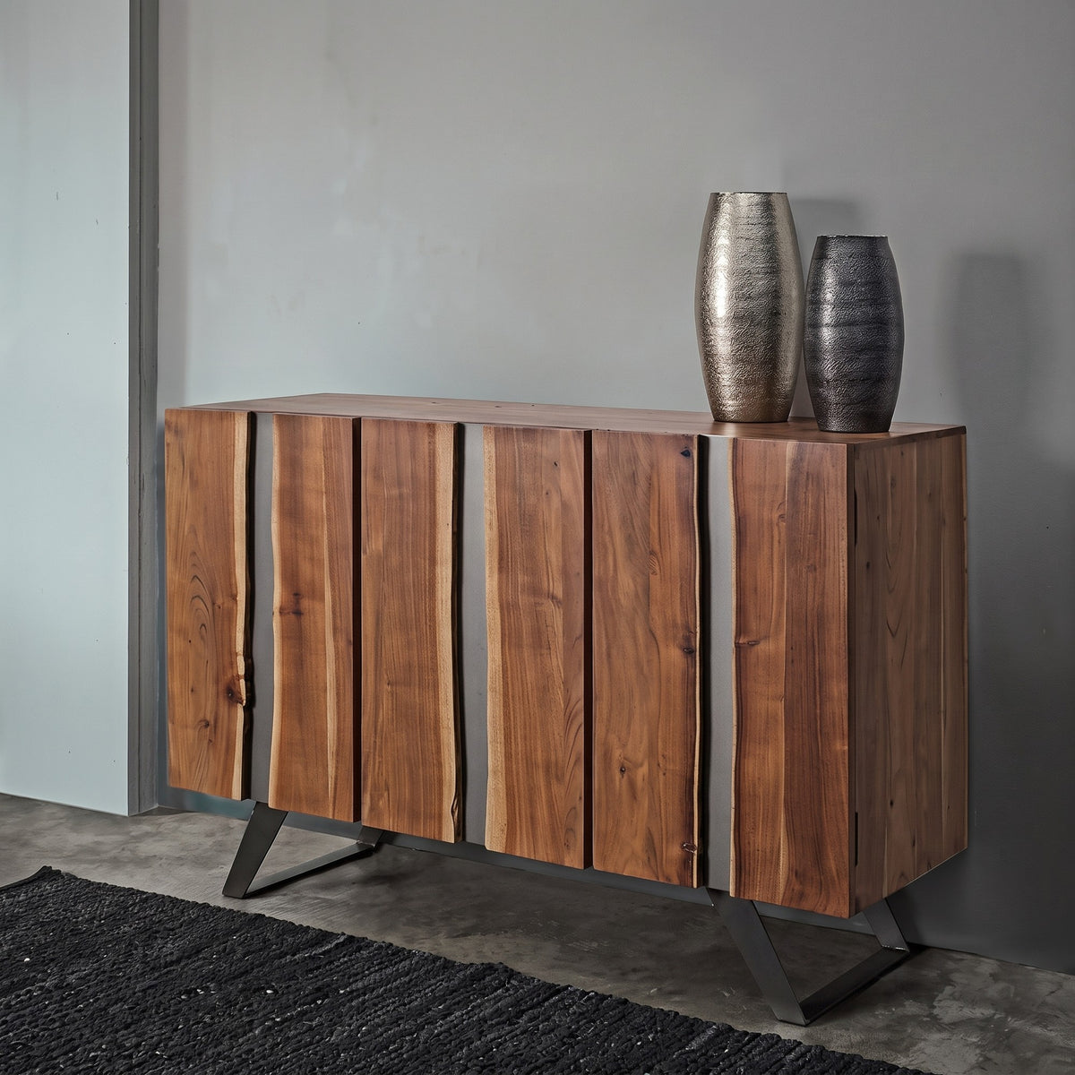 Sideboard Aron 3 Türen von Bizzotto im Wohnzimmer, Herstellerfoto