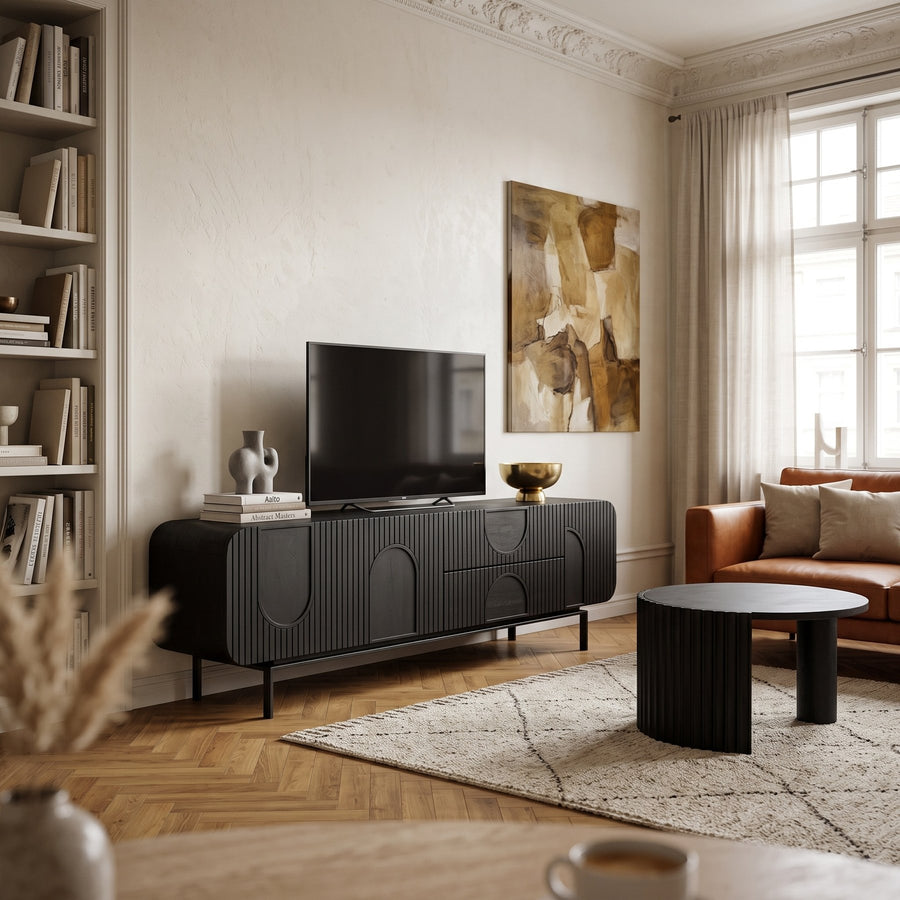 TV-Lowboard Orissa Schwarz von Bizzotto, Mangoholz, 172 x 44 x 55 cm, im Wohnzimmer mit Couchtisch Orissa