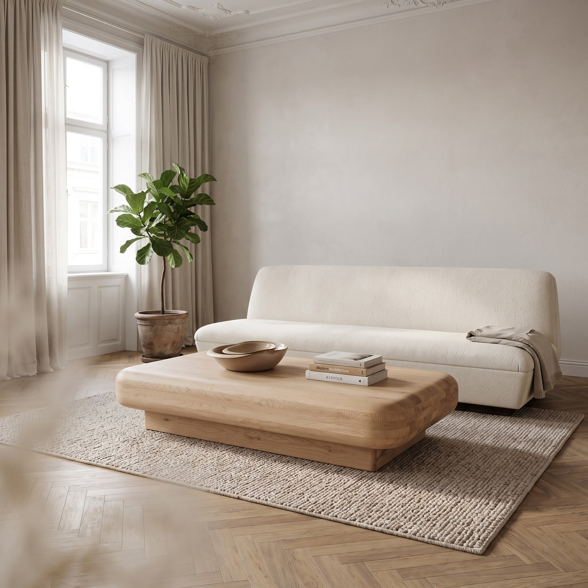 Couchtisch Rowan rechteckig Eiche von Gommaire vor dem Sofa Jules Ivory mit Schale Ali im Altbau-Wohnzimmer
