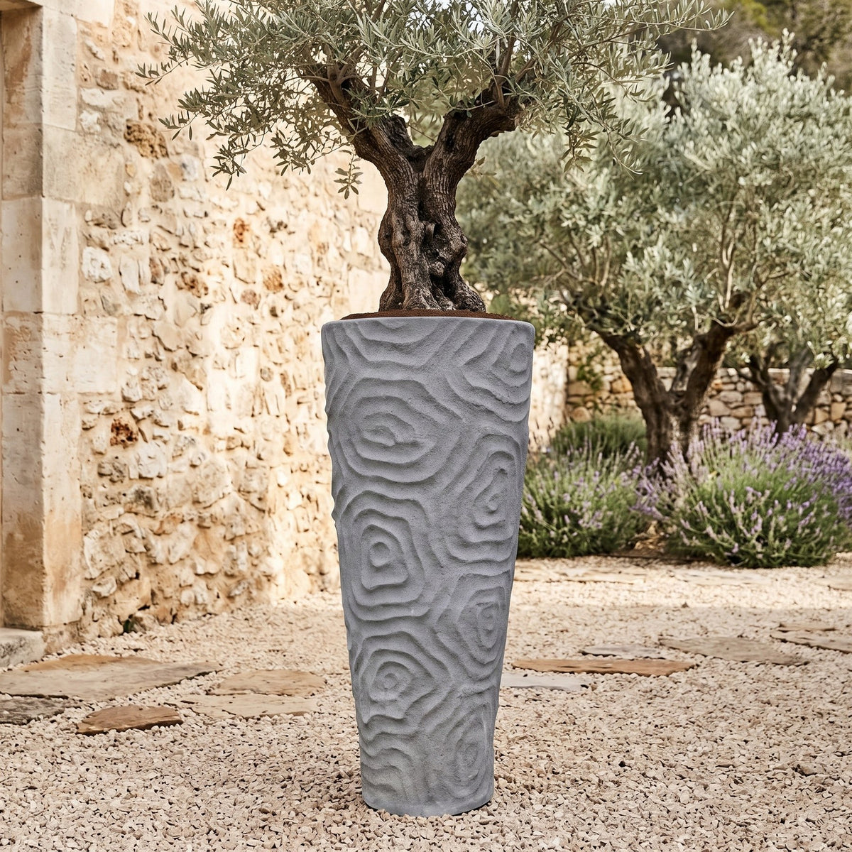 Pflanzkübel Beth Grau 225 cm auf der Terrasse
