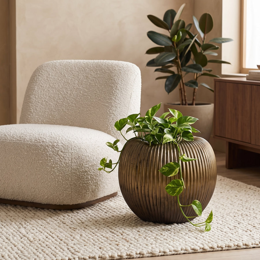 Übertopf Russel Gold 34 cm im Wohnraum
