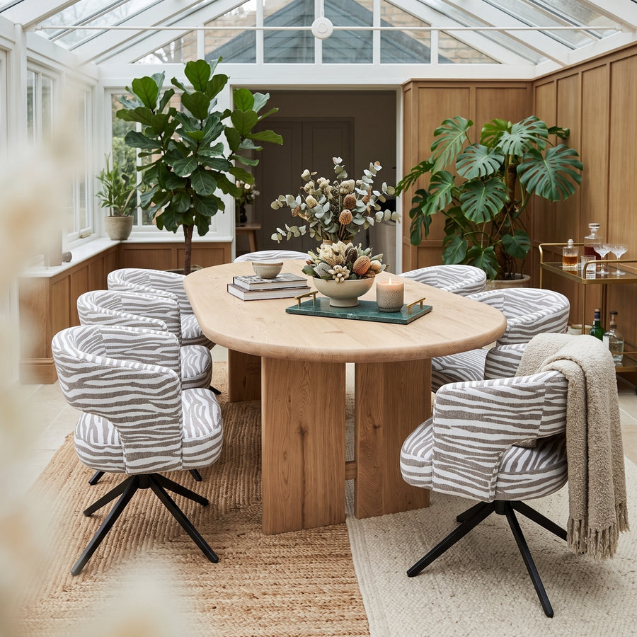 Ovaler Esstisch Pure Oak aus massiver Eiche, 220 cm | Interiorbild | PTMD bei STUFF Shop kaufen