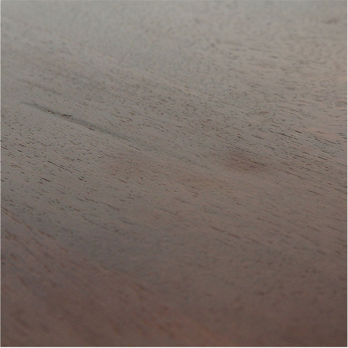 Beistelltisch Curvo rund aus Mangoholz mit Kegelfuß | Detail Holzoberfläche | STUFF Loft