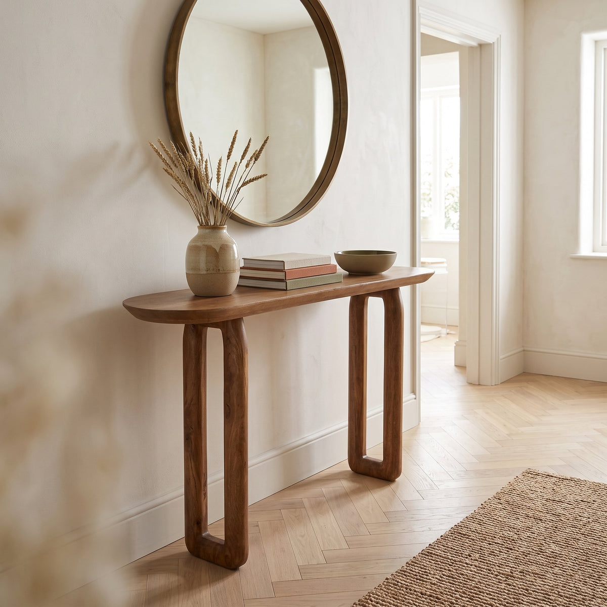 Konsolentisch Curvo schmal aus Mangoholz, 140 cm | Interiorbild Flur | STUFF Loft
