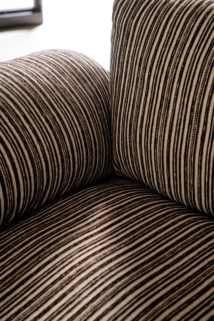 Sessel Morvana von Bizzotto, Nahaufnahme von Bezug und Verarbeitung (3), im STUFF Shop