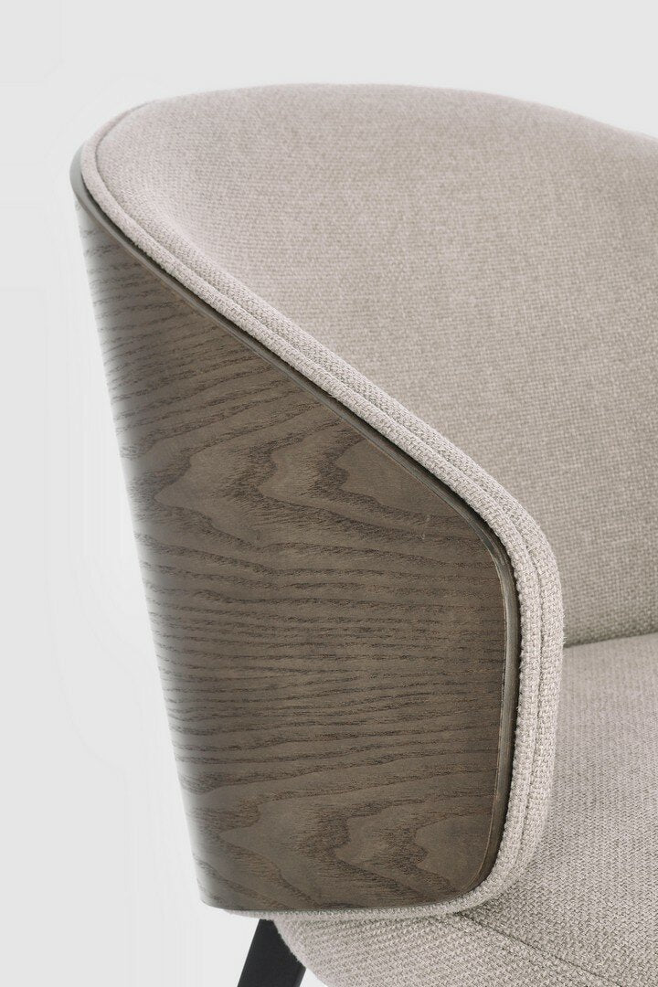 Stuhl Kinsley Dark von Bizzotto, Nahaufnahme von Bezug und Verarbeitung (1), im STUFF Shop